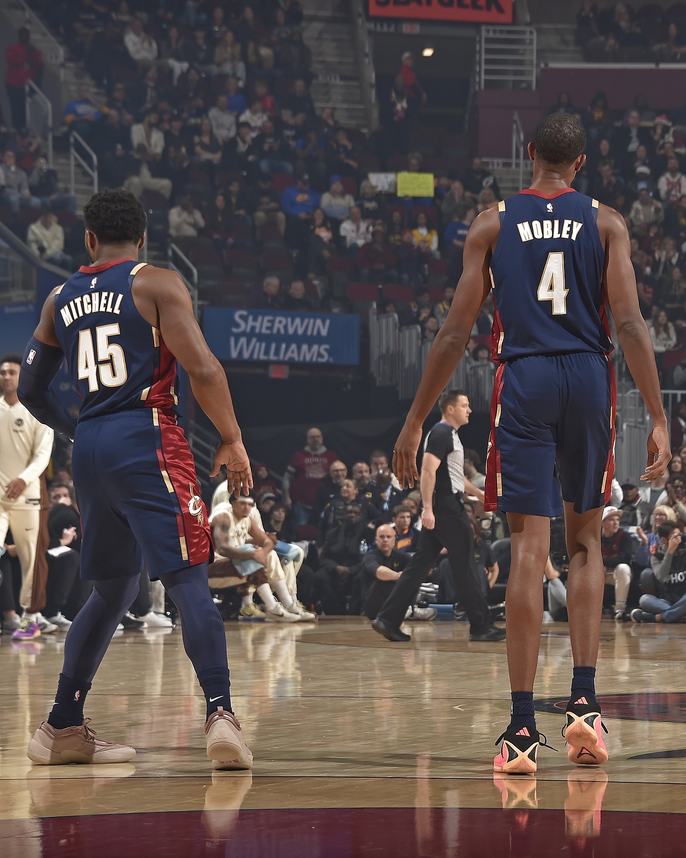 【NBA】有老詹的骑士有多强？米切尔=小欧文 莫布里=小浓眉 完美适配？(图3)