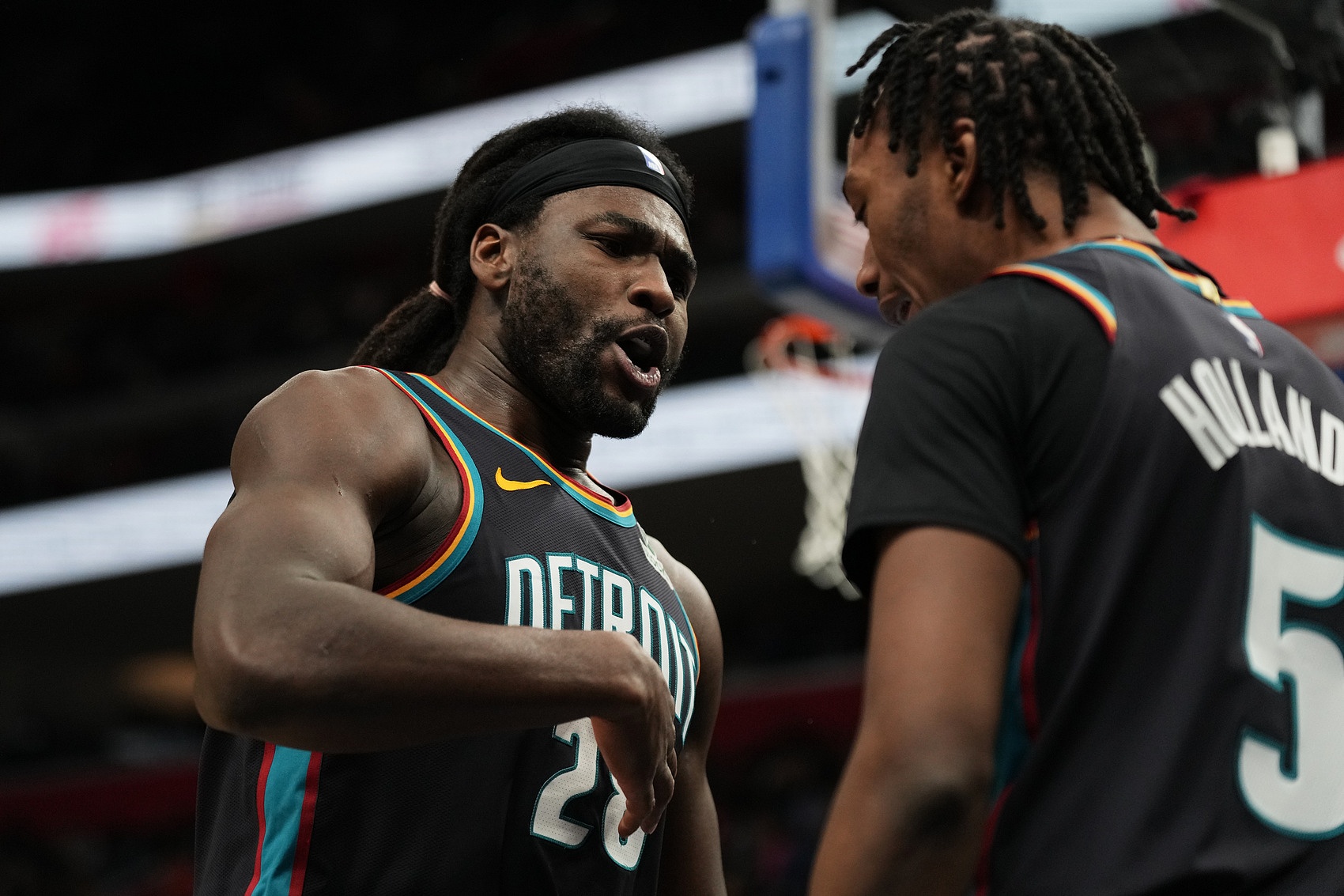 【今日动态】替补席合砍77分！比克❗斯塔夫：替补球员给了我们