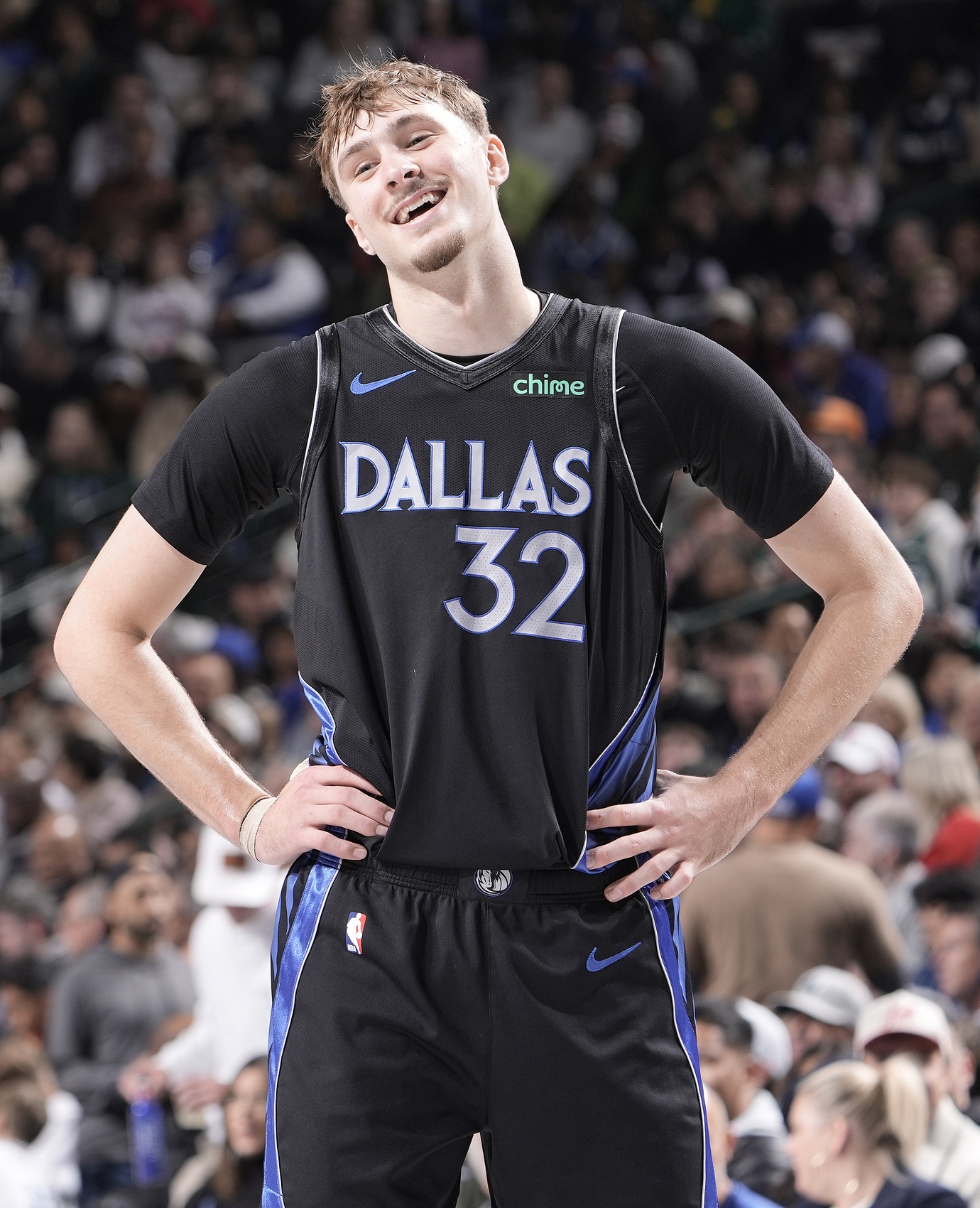 [体育资讯]未来可期！弗拉格爆砍42分 追平独行侠队史新秀单