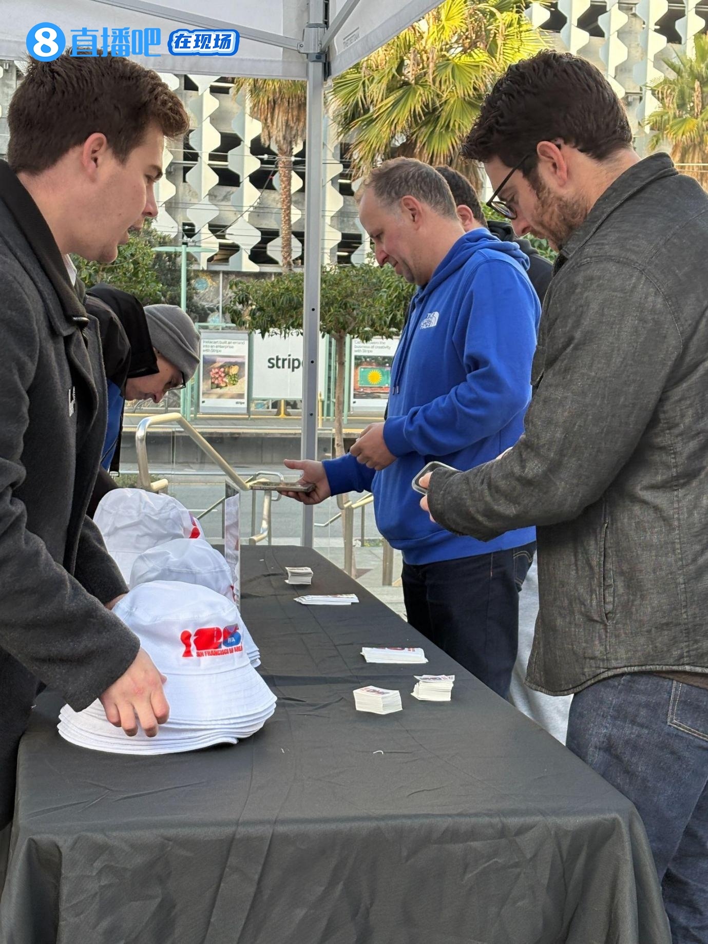 [今日热门]【在现场】直击湾区世界杯抽签仪式⬇️派对：旧金山球迷的✌️清晨狂欢！(图5)