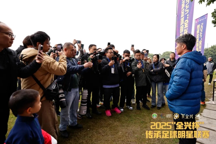 【体坛动态】2025“全兴杯”⬆️传承足球明星联赛揭幕!甲A传奇再聚首⬆️ 情怀不褪色(图11) 【体坛动态】2025“全兴杯”⬆️传承足球明星联赛揭幕!甲A传奇再聚首⬆️ 情怀不褪色(图11)