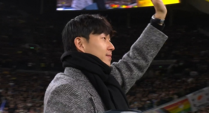 传奇归来?！孙兴慜重返热刺主场进行演讲，向热刺球迷告别