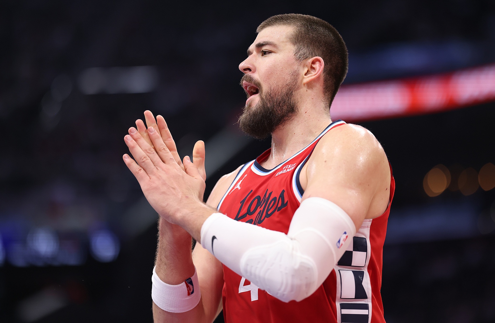 【精彩资讯】3年5865万~名记：预计多队有意祖巴茨 但快船不想卖&球员合同友好(图1)