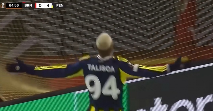 转型中锋！塔利斯卡3次抢点3次破门 左右脚+头球上演完美帽子戏法