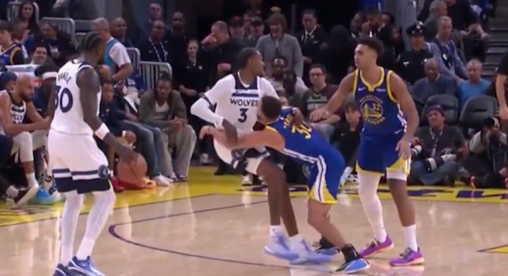 【要闻速递】键盘侠|狼蜜为库里没哨鸣不平！卧❕龙凤雏：史上最