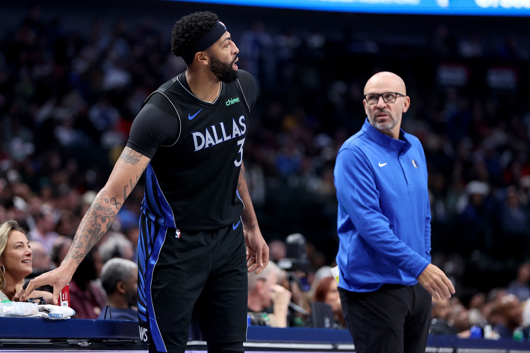 【体育报道】浓眉谈崩盘原因：错失投篮和不断失误 第四节让鹈鹕