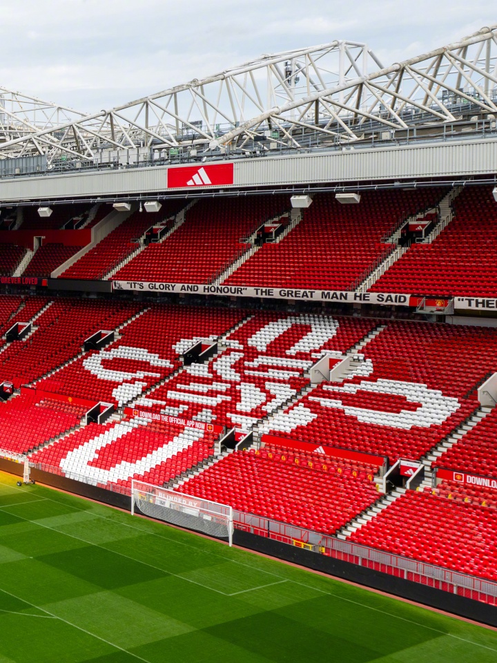 【体育通报】猜猜是什么好事？曼联官博：突✌️发事件，中国结闪