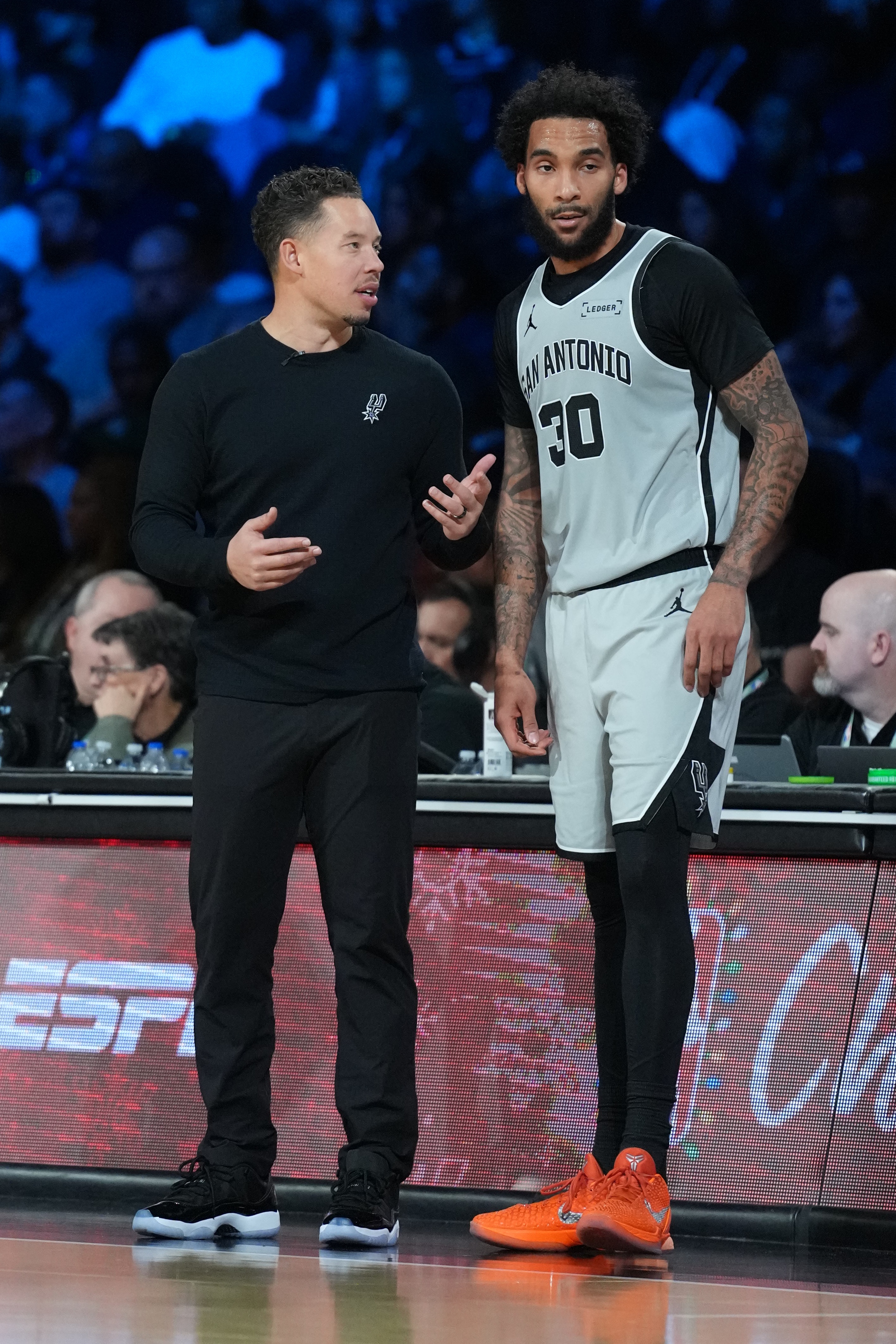 【好看推荐】张佳玮：马刺赢在厚度 尚帕尼是最接近丹尼·格林的