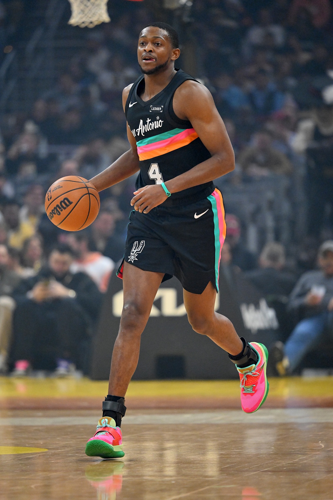 [官方通告]福克斯❗：✌️球队顶住雷霆进攻做出了回应 这场球