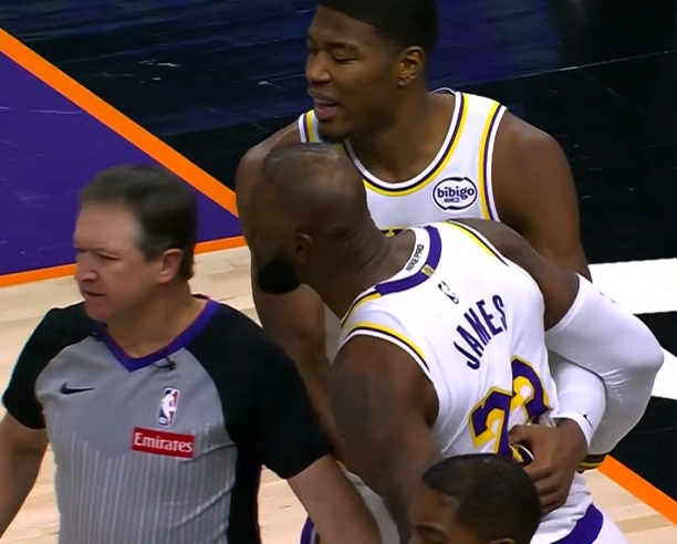 【体育简讯】火药味溢出屏幕！詹姆斯&狄龙大尺度对抗一⭐览：遍布四节+3✌️T❗！(图13)