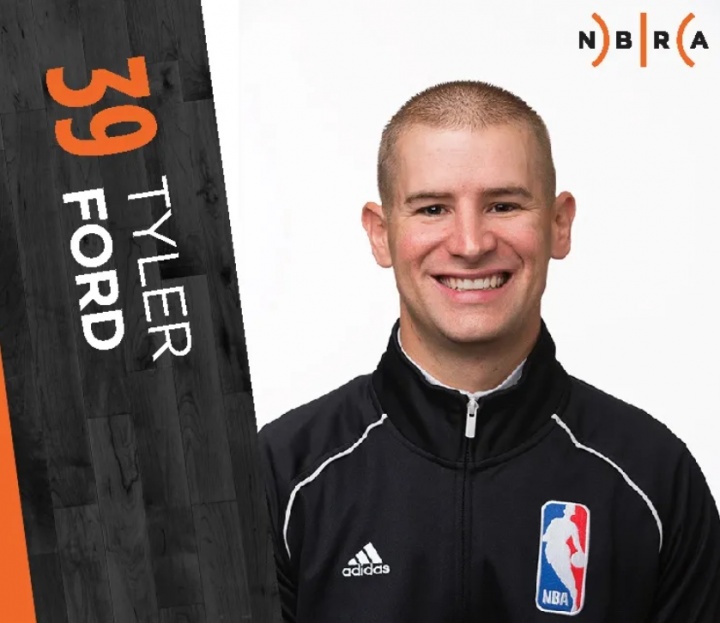 【实时播报】主⚾裁：詹姆斯与裁判的身体❕接触不是“违反体育道