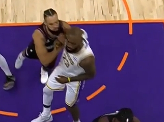 【体育简讯】火药味溢出屏幕！詹姆斯&狄龙大尺度对抗一⭐览：遍布四节+3✌️T❗！(图3)