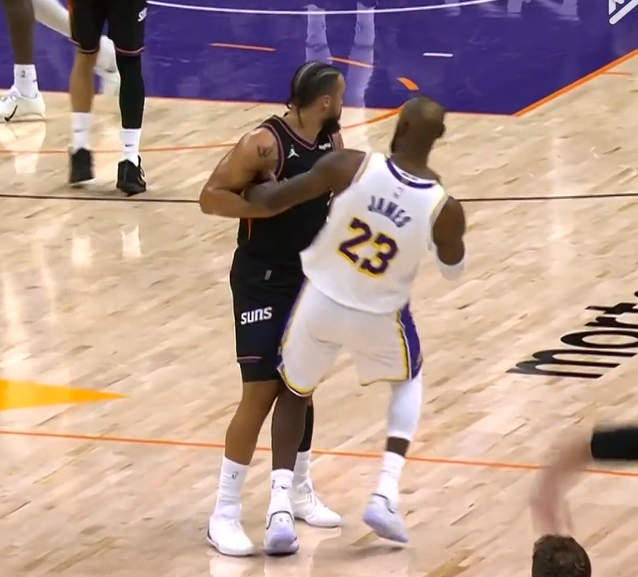 【体育简讯】火药味溢出屏幕！詹姆斯&狄龙大尺度对抗一⭐览：遍布四节+3✌️T❗！(图23)