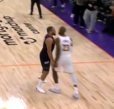 【体育简讯】火药味溢出屏幕！詹姆斯&狄龙大尺度对抗一⭐览：遍布四节+3✌️T❗！(图22)