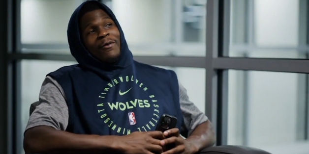 【体坛热点】华子赛⬇️中偷⬇️拍库里：联盟跟我说不能玩手机 