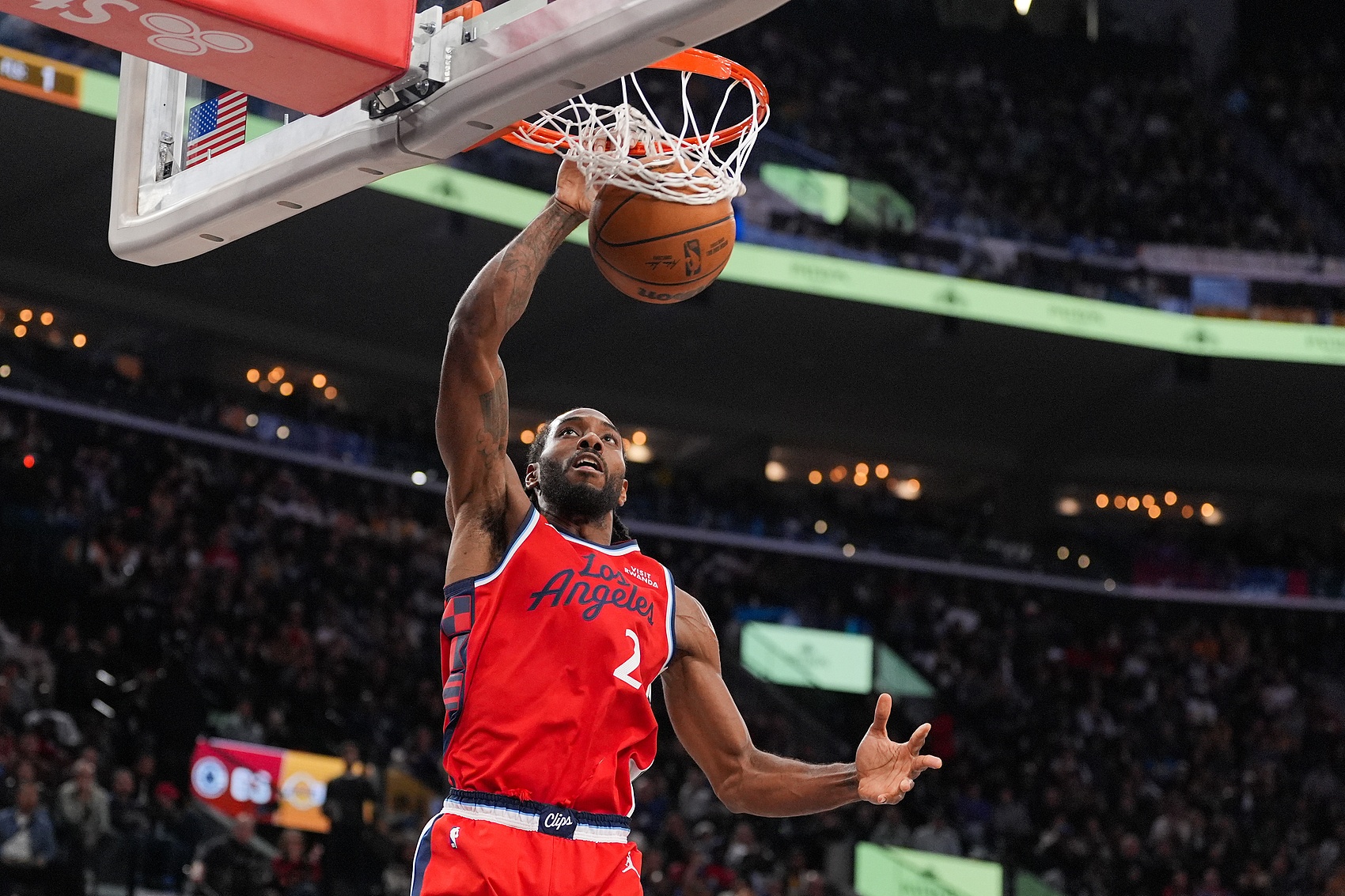 【布朗尼】队友三分31中3！逆境詹36分桌上四个菜 登卡双41分钟维持最后体面(图3)