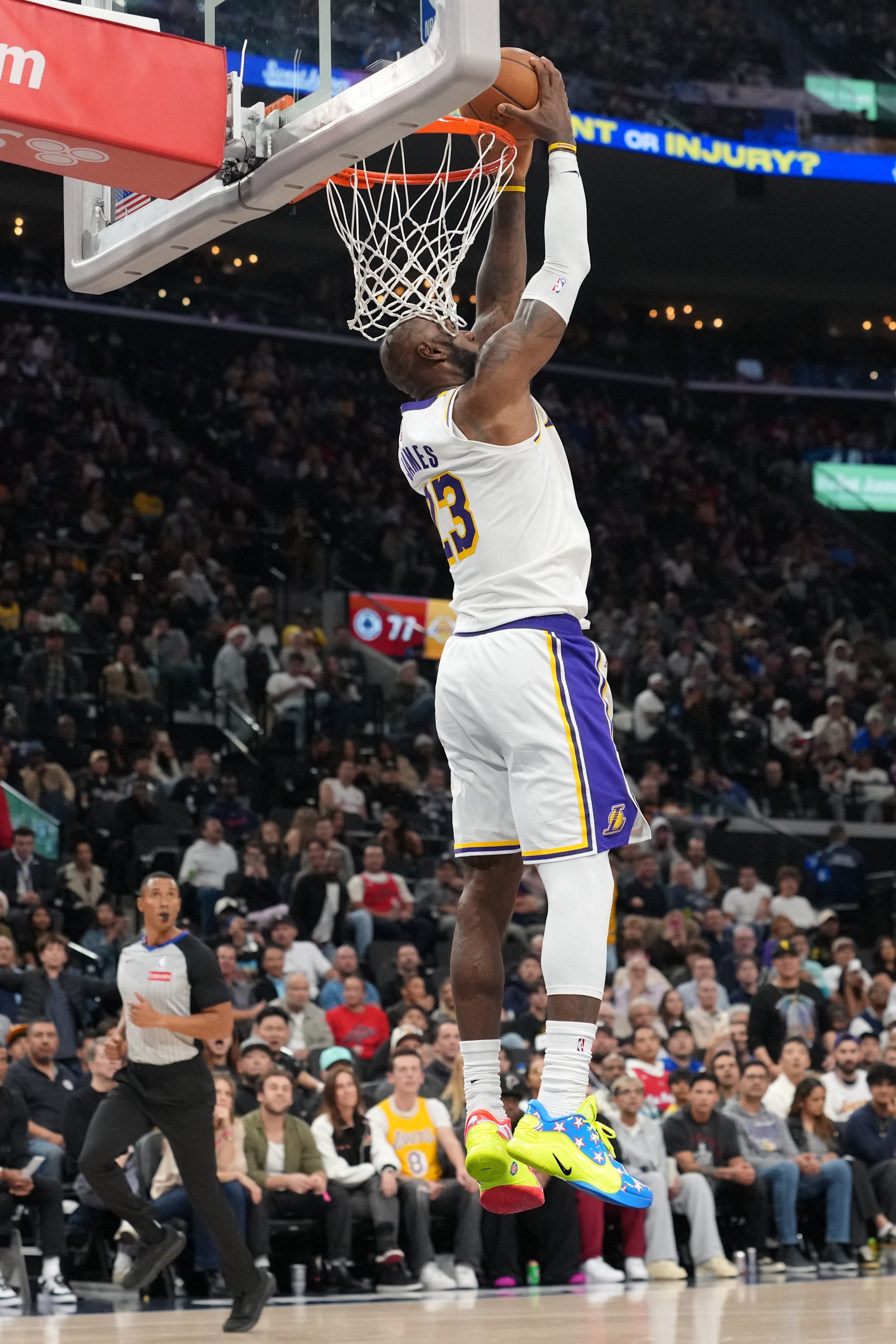 【有趣体育】詹姆斯：今晚极具挑战 我们打得非常努力 只是功亏一篑(图1)