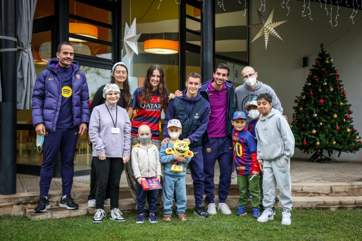 巴萨为住院儿童传递温暖，亚马尔、佩德里、拉菲尼亚、莱万送鼓励