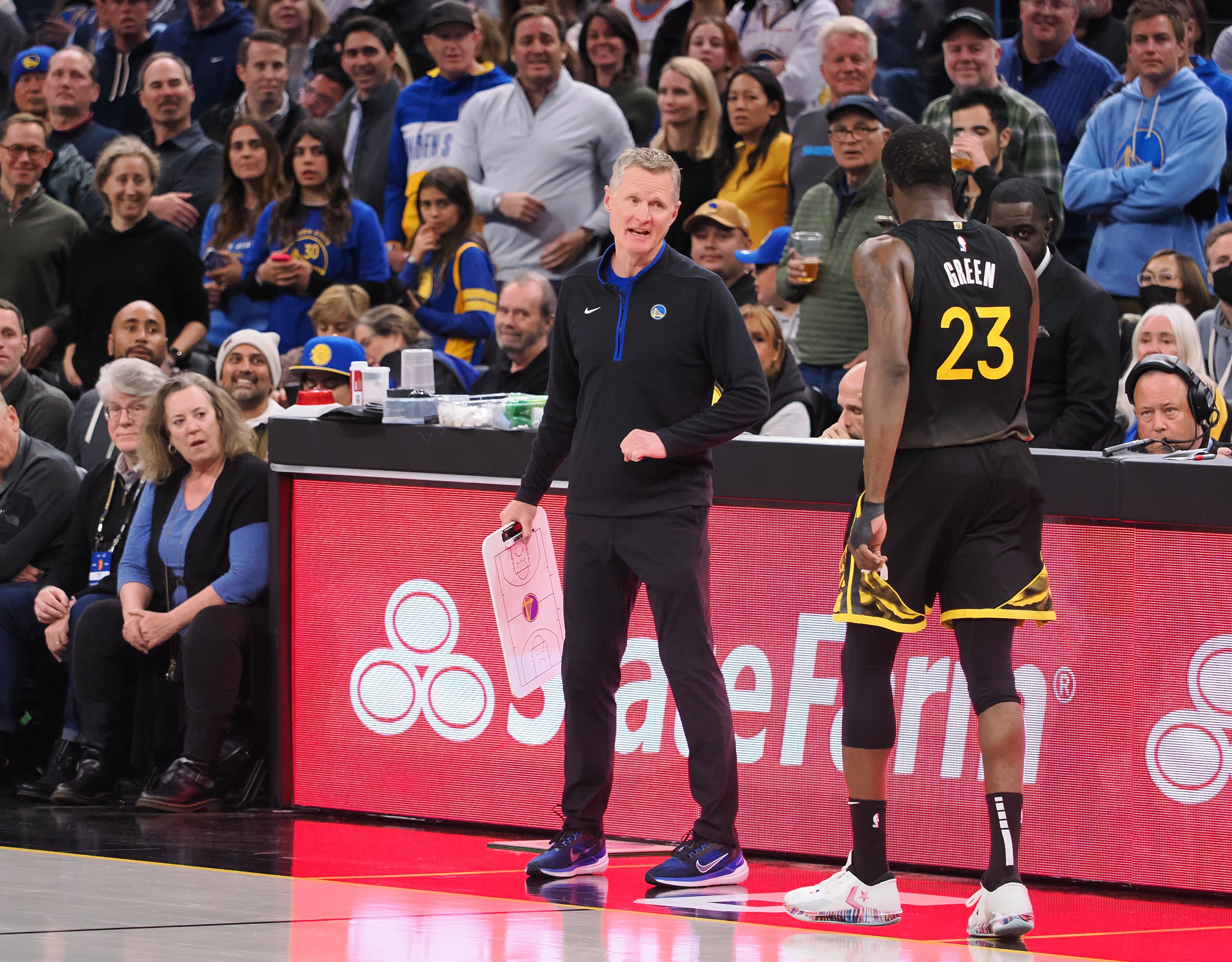 【勇士】追梦是自己回更衣室而不是被送回的？科尔：没错 发生这事很不幸