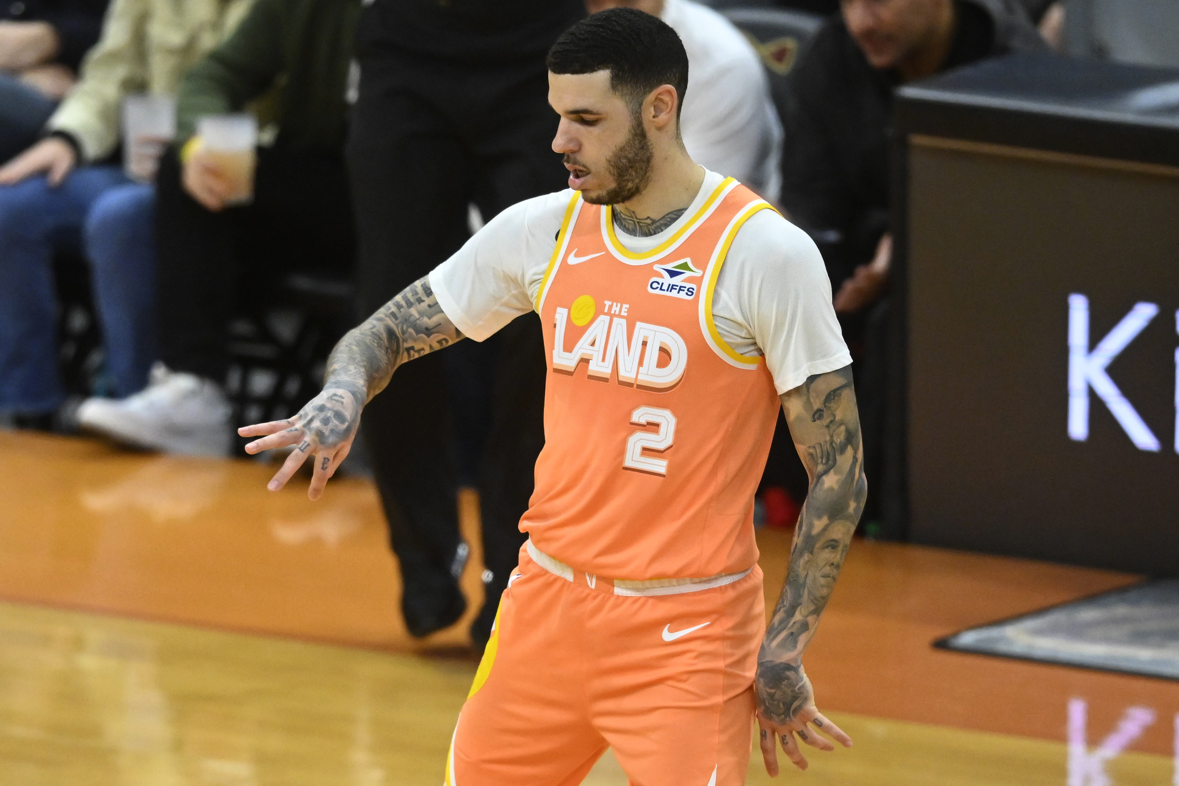 [球迷报道]湖媒：勇士那样为了交易而交易不可取 湖人应在买断市场签下鲍尔(图7)