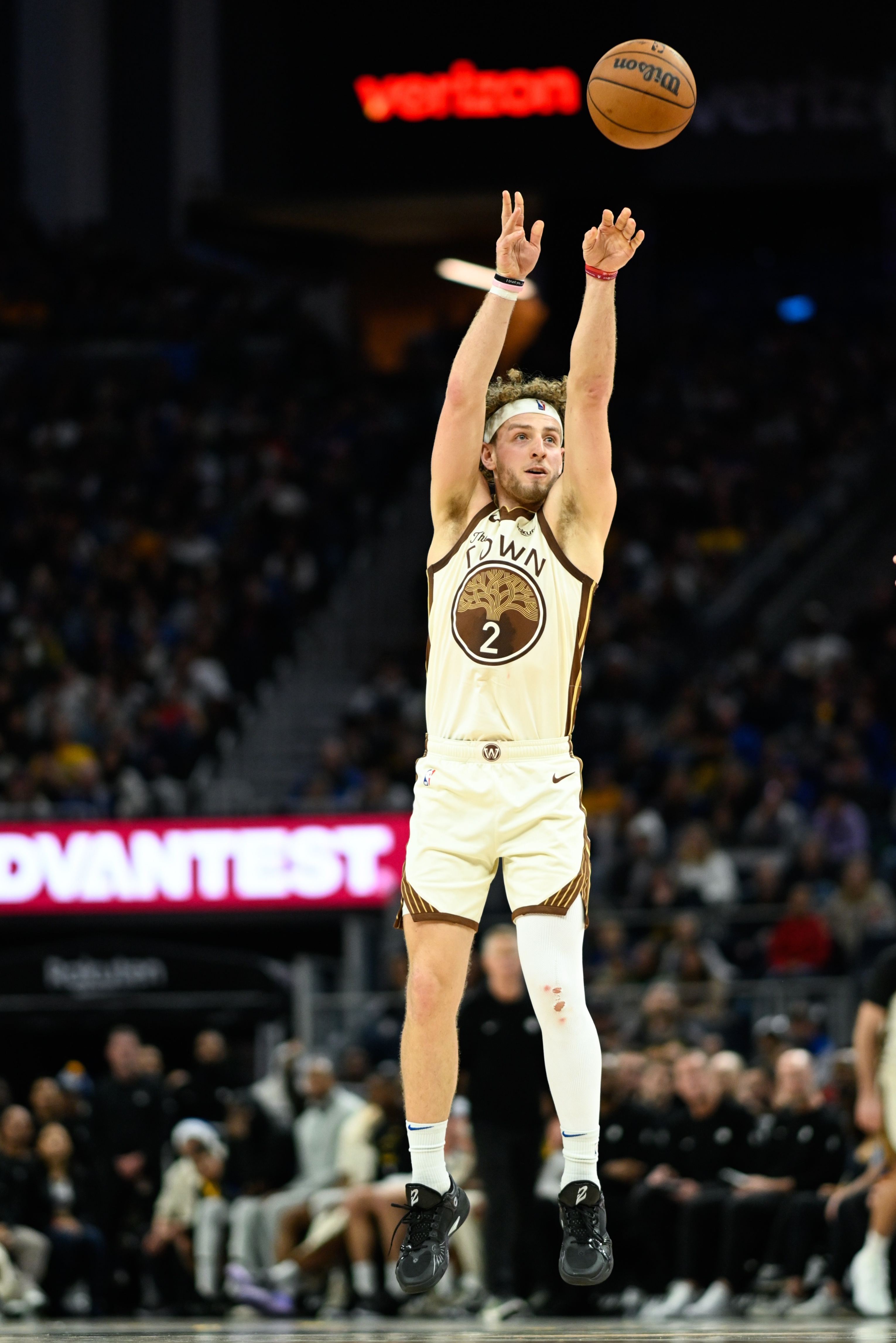 雙手暴扣你最秀！波杰姆斯基高效貢獻(xiàn)14分4板2助 正負(fù)值+28最高！