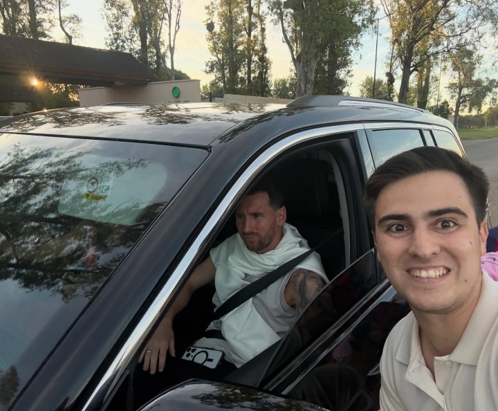 毫无架子！梅西与安东内拉回家乡外出被球迷拦下，耐心为球迷签名