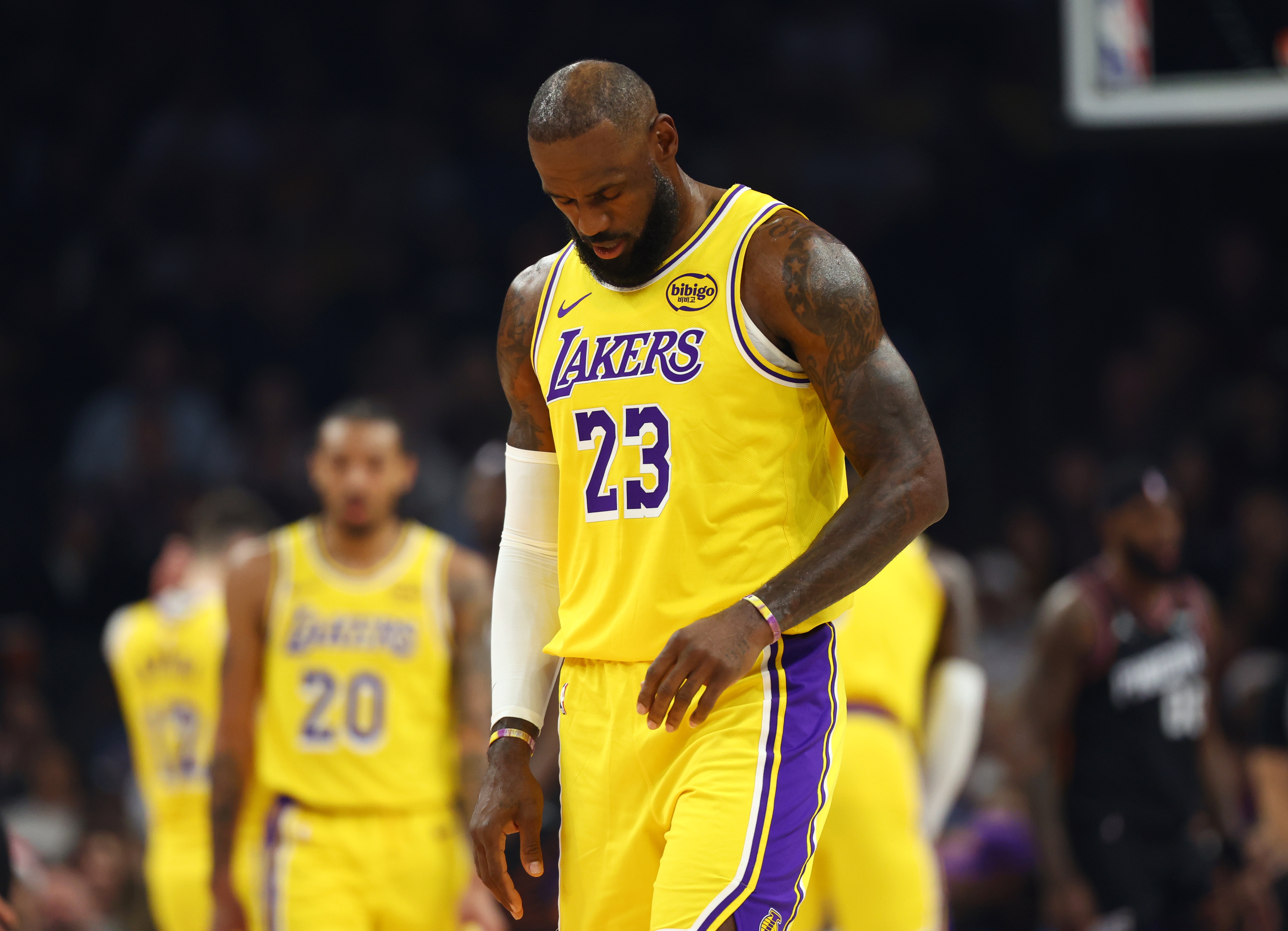 【新闻简讯】詹姆斯：在AR缺阵期间✨ 我➡️们需要尼克·史密斯作为持球手发起进攻