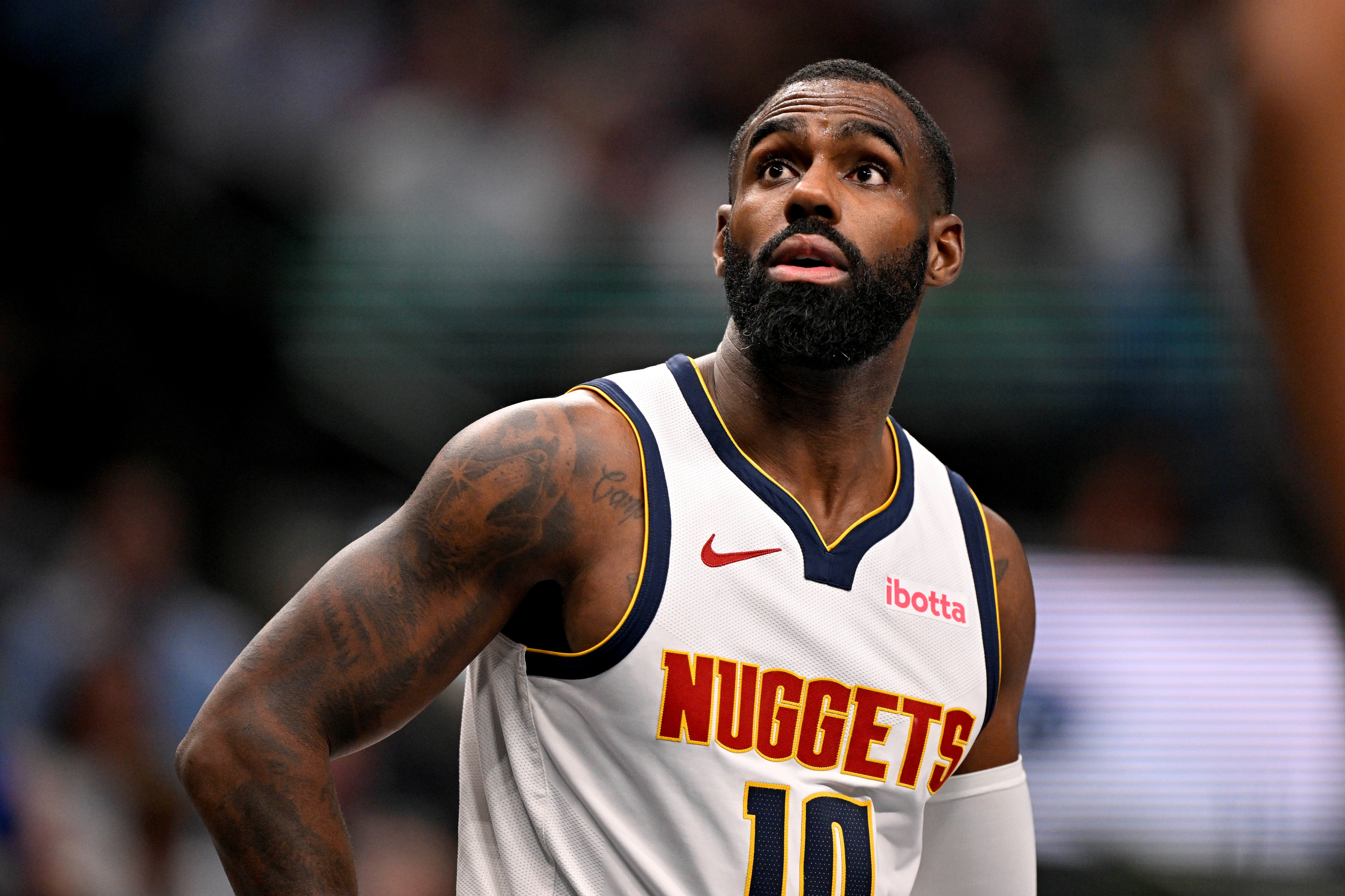 這表現(xiàn)神了！小哈達(dá)威12中8&三分9中5砍下25分 險(xiǎn)勝4分正負(fù)值+27