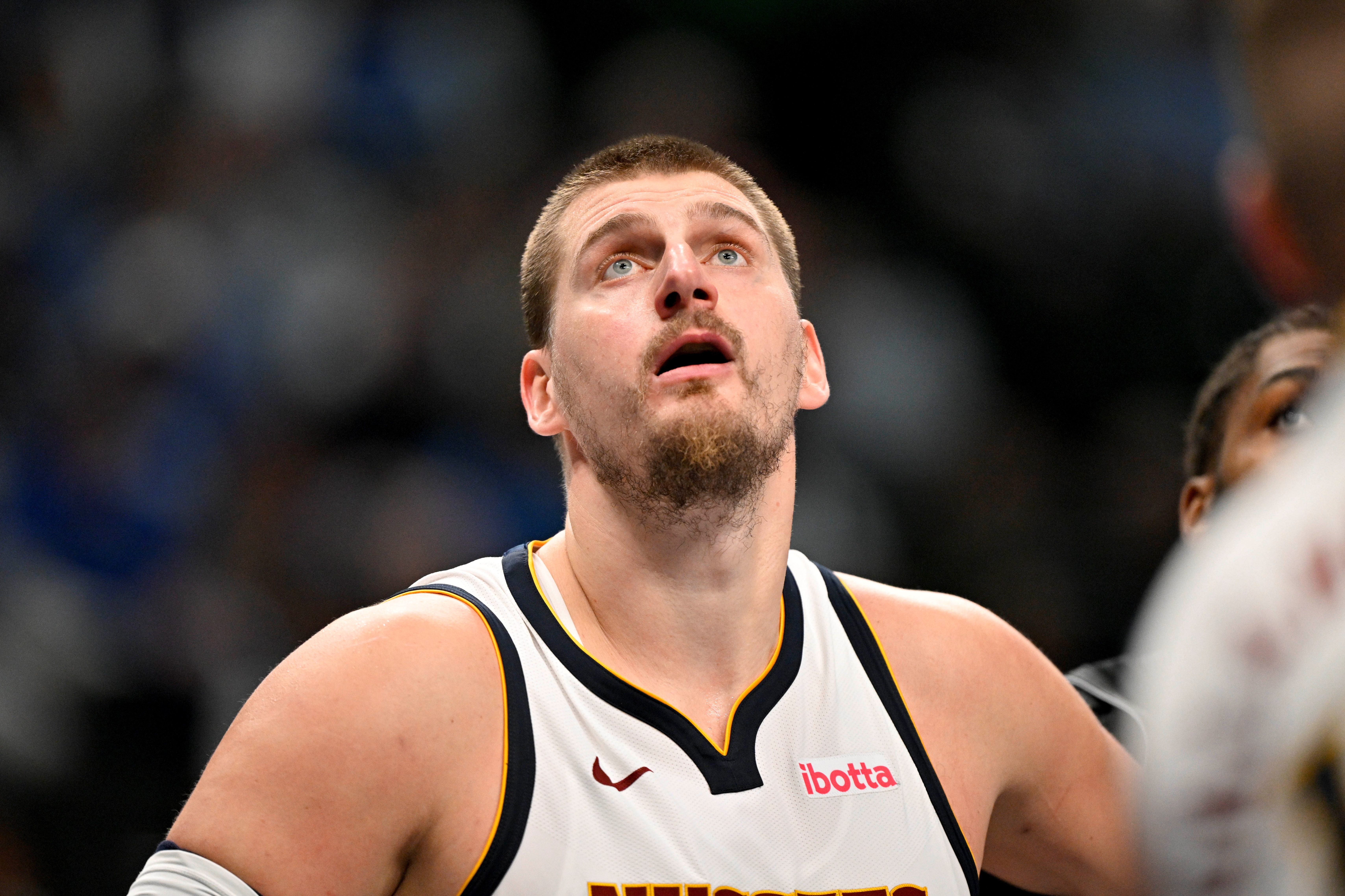 [球迷关注]张佳玮：雷霆连败马刺&约基奇砍神话三⭐双 MVP