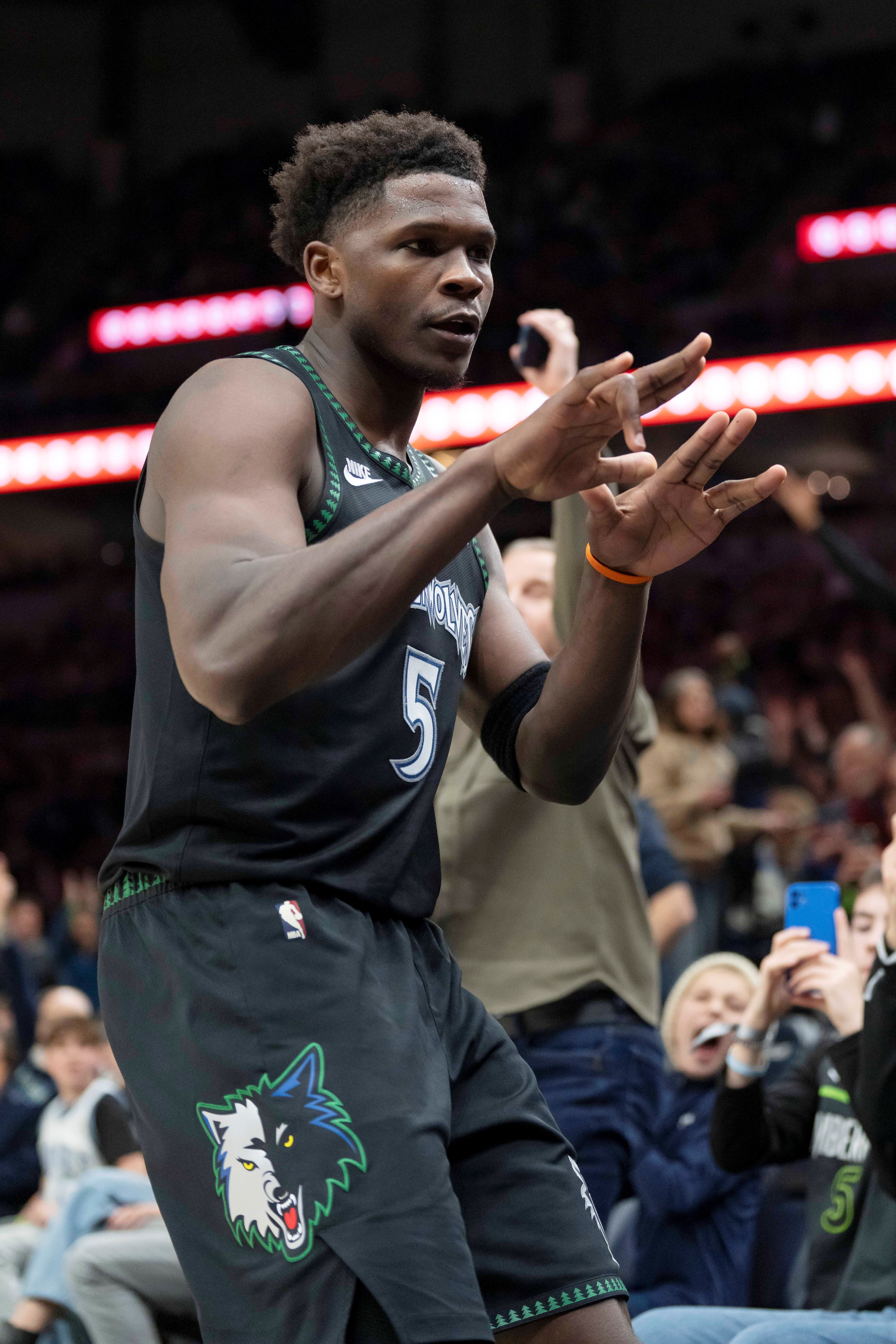 愛德華茲成第7位25歲前達(dá)成萬分球員！躋身科比&詹姆斯等人之列