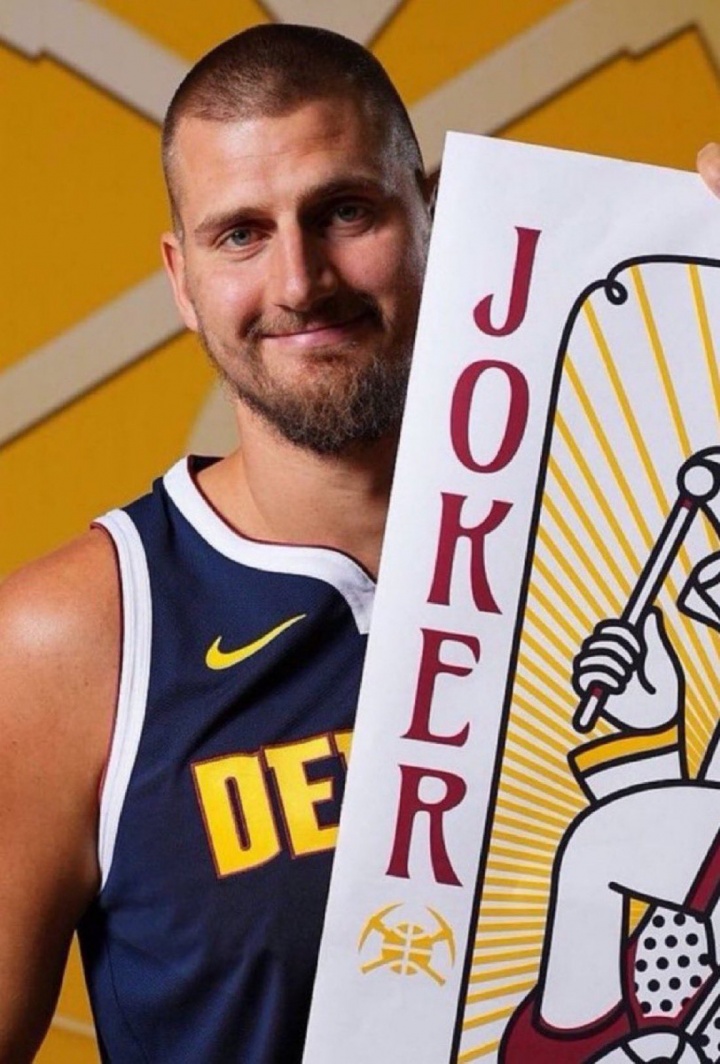 【有趣体育】加时18分历史第一人！约基奇砍超豪华三双56分1