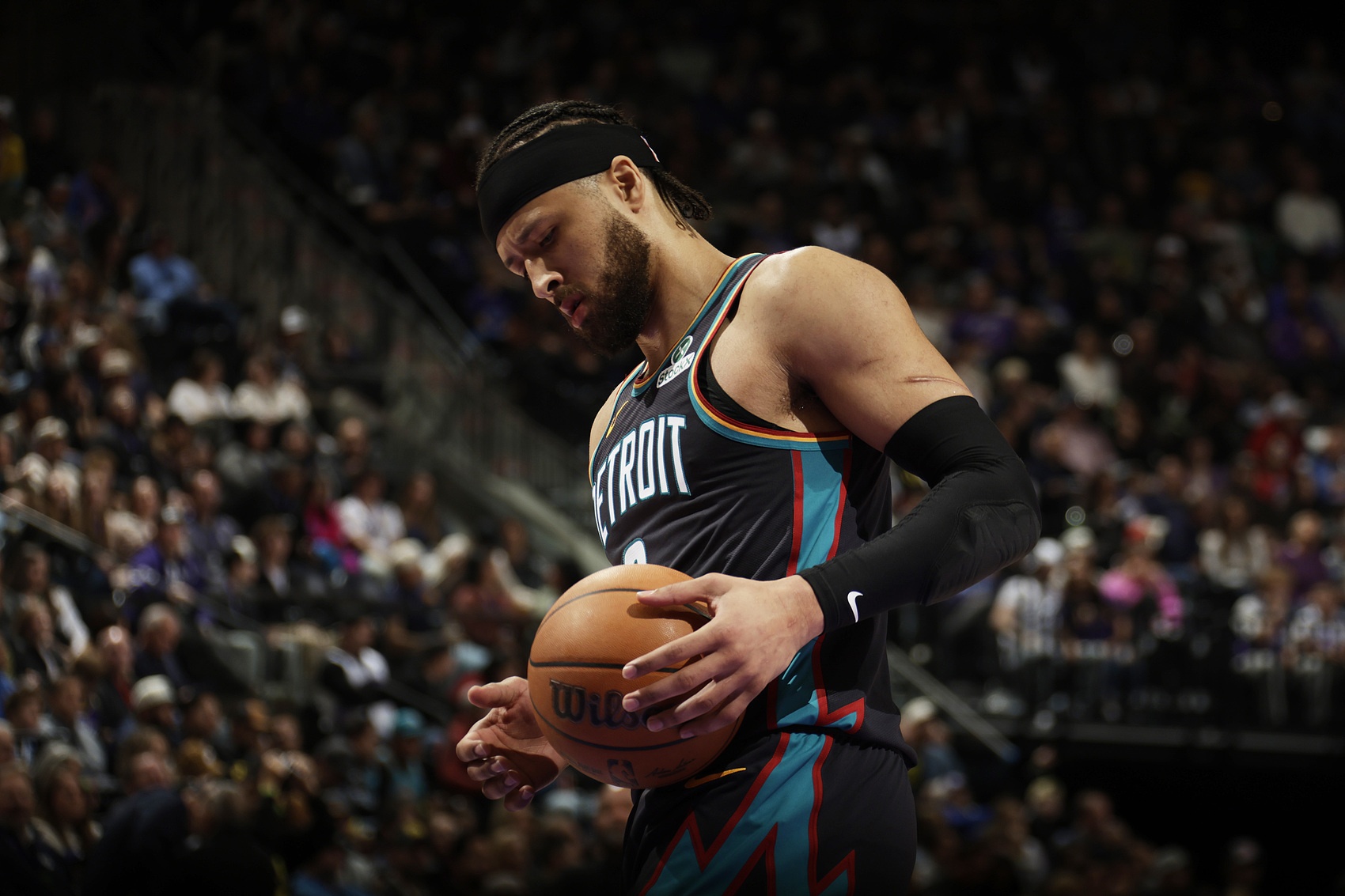 【推荐】康宁汉姆谈输爵士：这根本不是我们应有的水平 必须要找