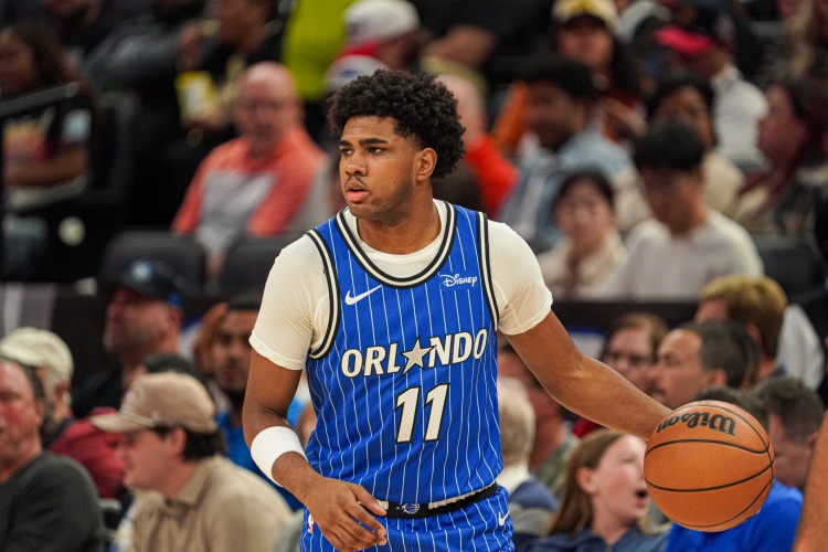 表現(xiàn)真不錯(cuò)！小理查德森12中7&三分4中3砍20分3板3助 正負(fù)值+17