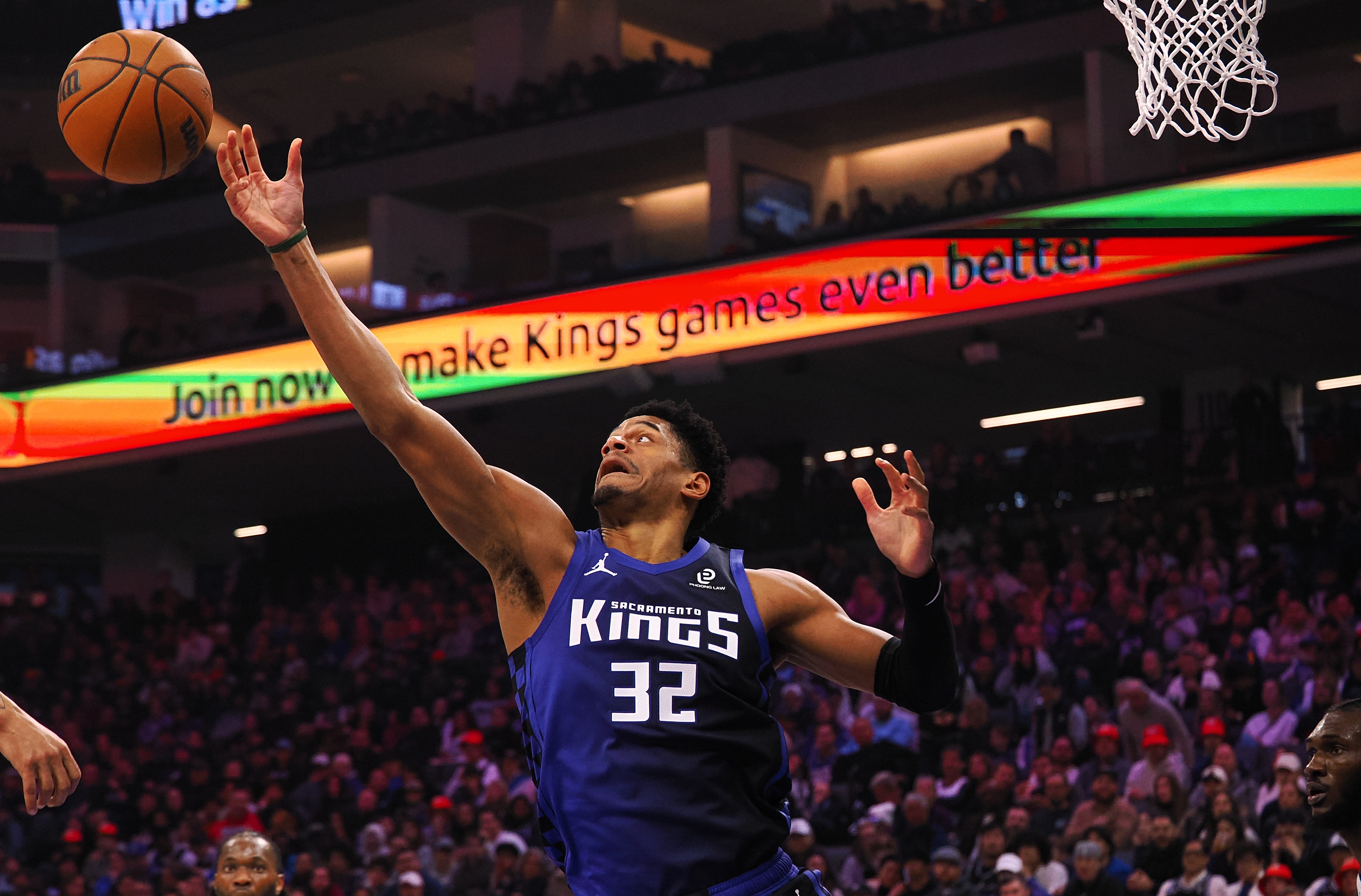 聽說你們是鋒線大隊(duì)？雙向考德威爾爆搶8個(gè)進(jìn)攻板！全場(chǎng)拿下9+10