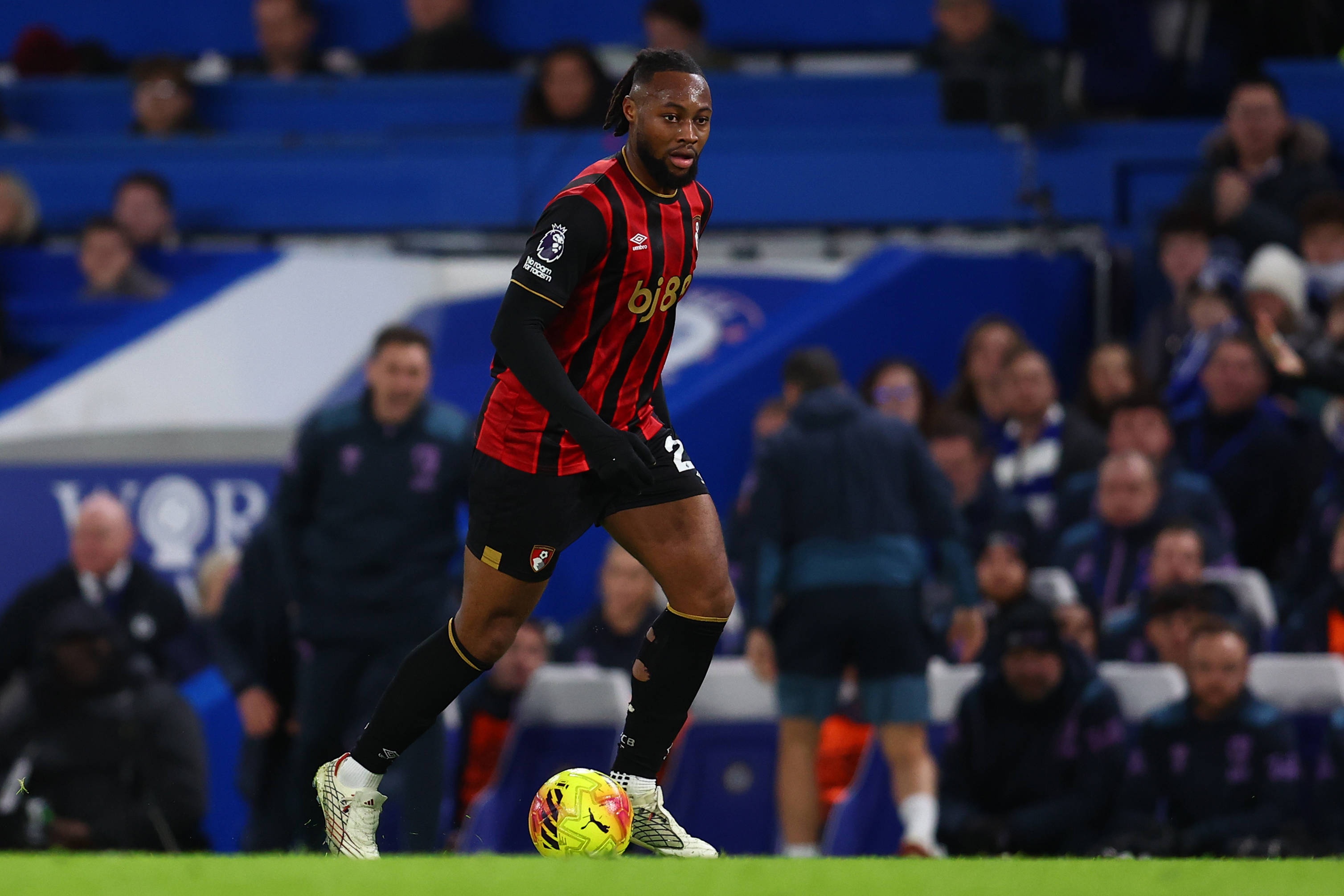 邮报：塞梅尼奥能否出战阿森纳是个疑问，对蓝军赛后疑似挥手道别