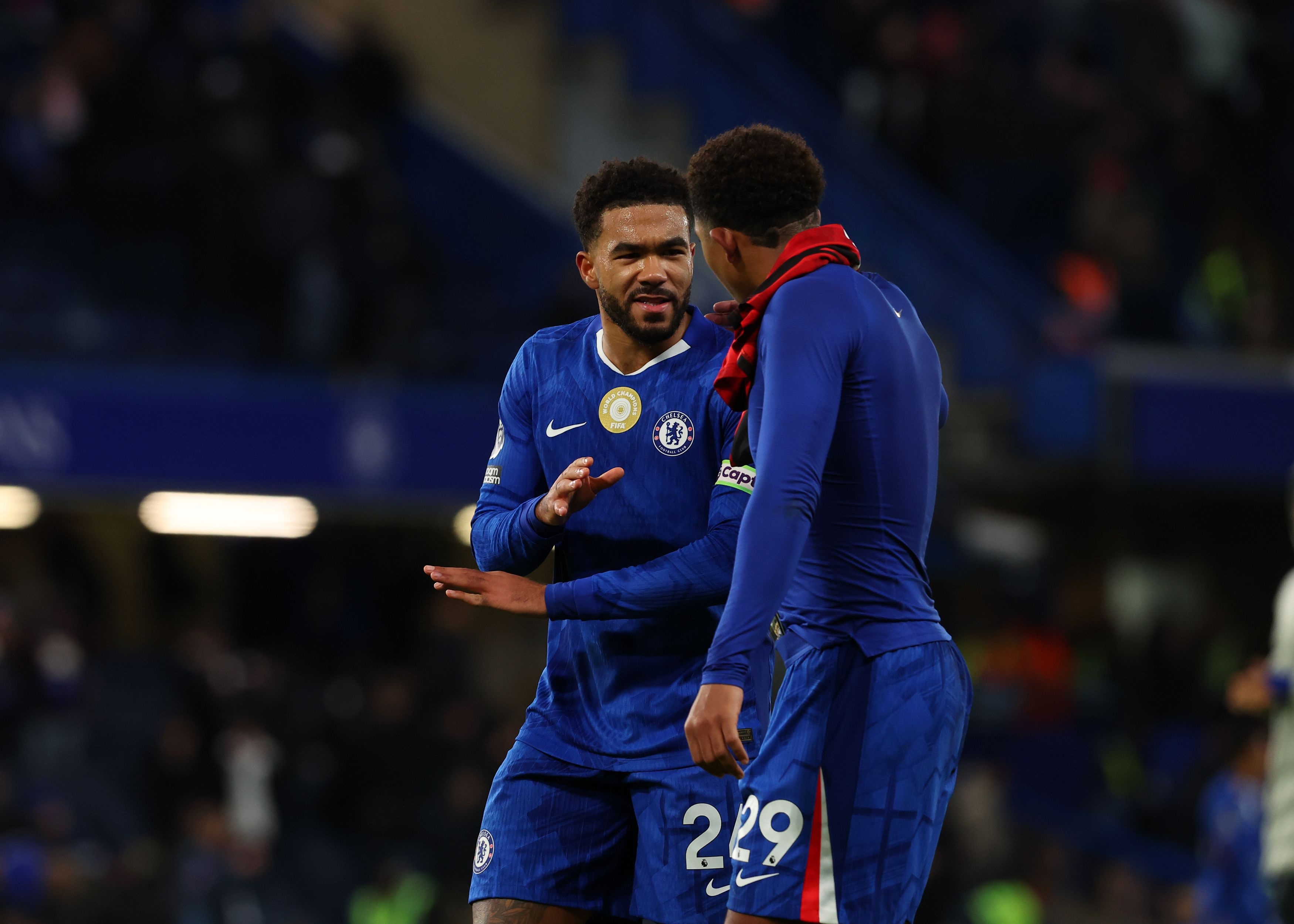 TA：里斯·詹姆斯已整整一年没受伤，这得益于医疗管理和球员努力