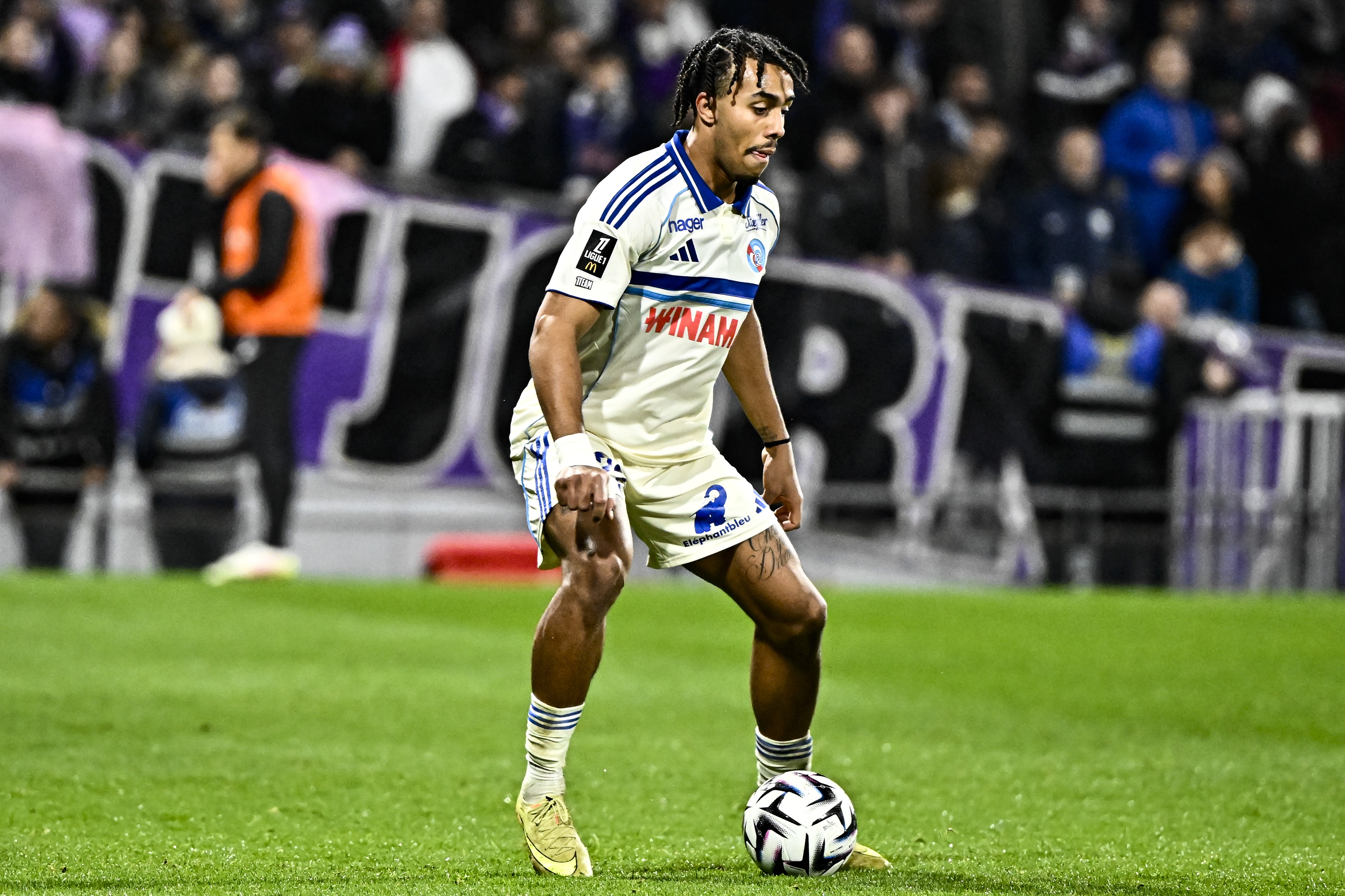 电讯报：纽卡冬窗有意图卢兹19岁左后卫梅塔利，锋线预计无引援