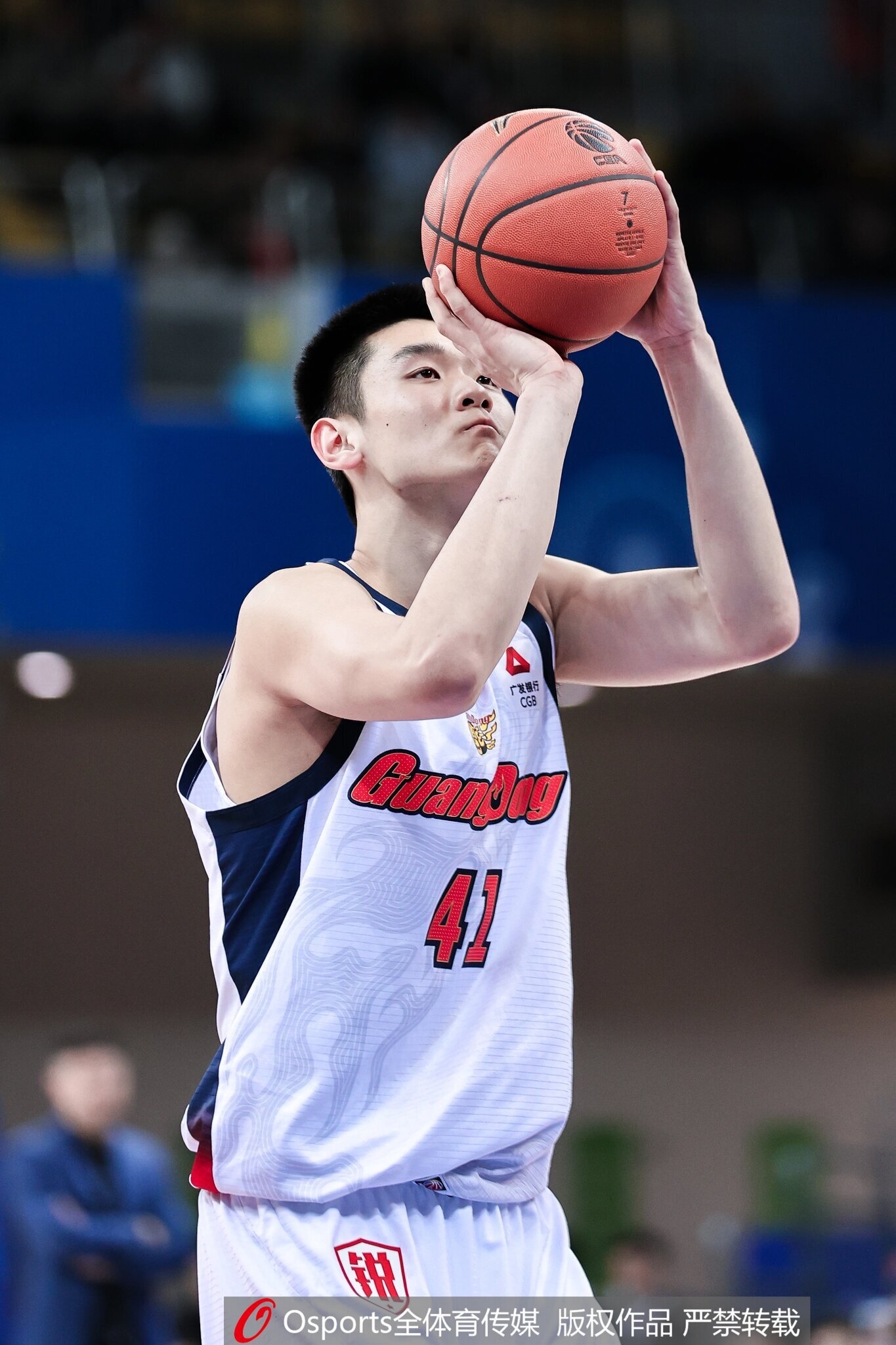 媒體人：廣東體能有問題 看上去太疲勞了 王洪澤今天的表現(xiàn)不太行