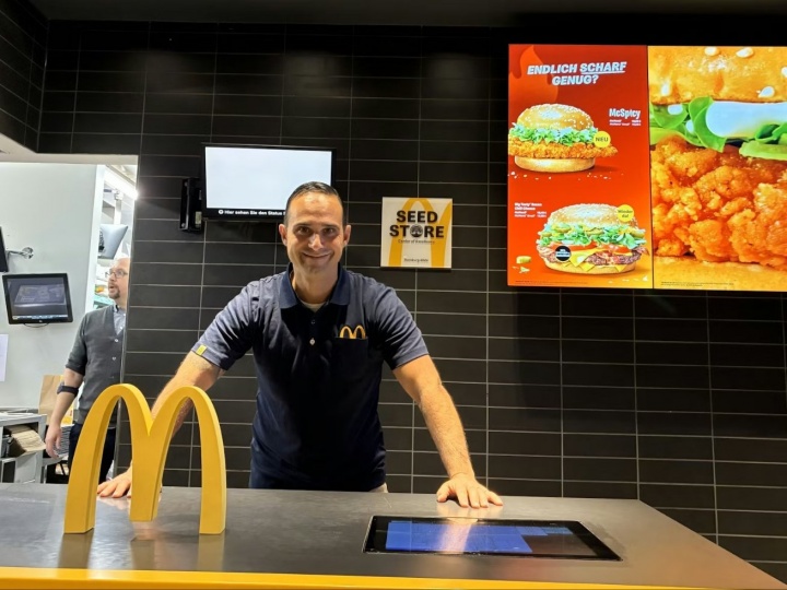 【你怎么看？】渴望稳定！46岁前德甲主帅转型成为餐厅经理，如