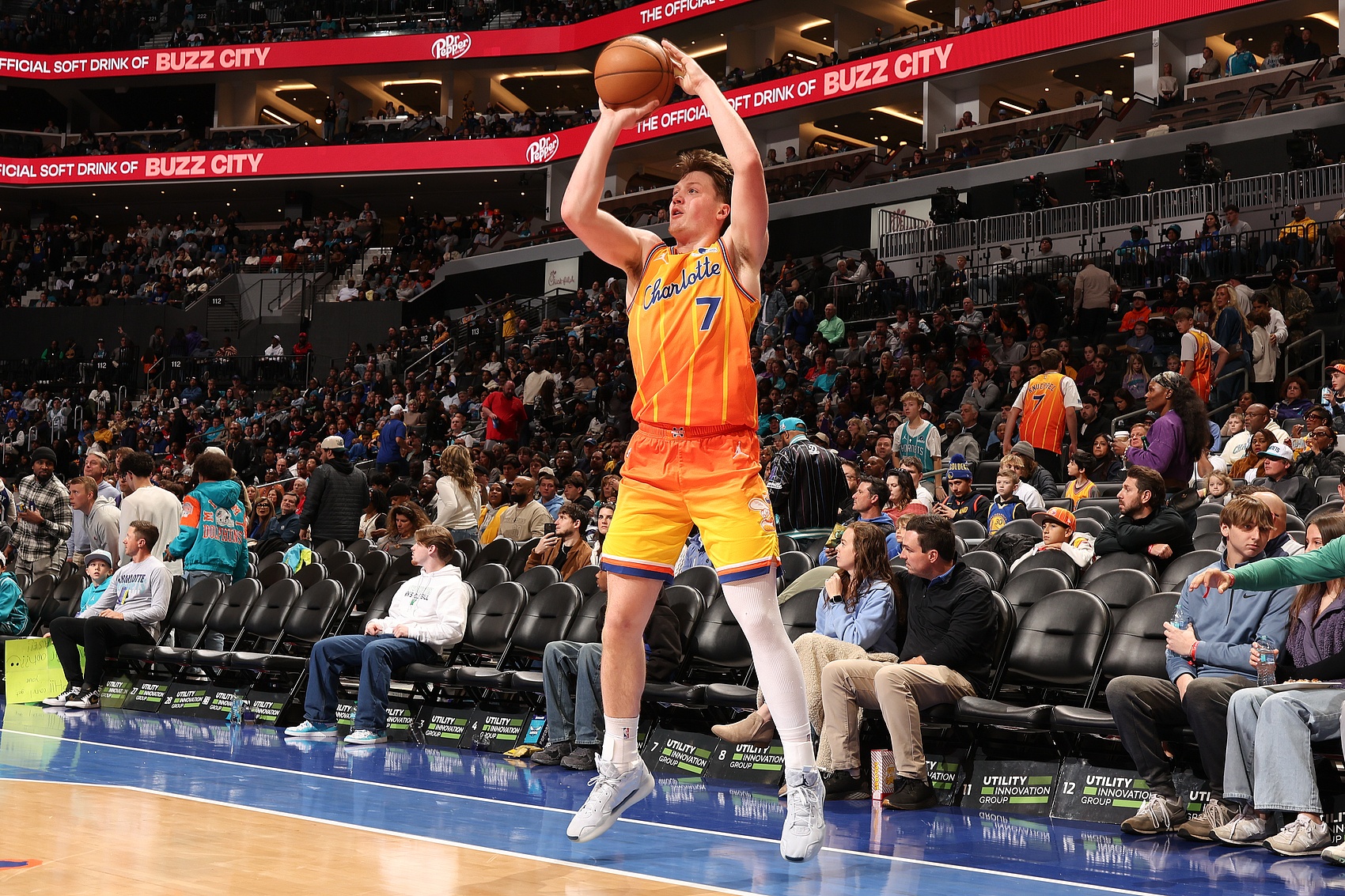 [体育世界]克尼佩尔：内线缺阵我们必须填补空缺 萨隆小桥注入