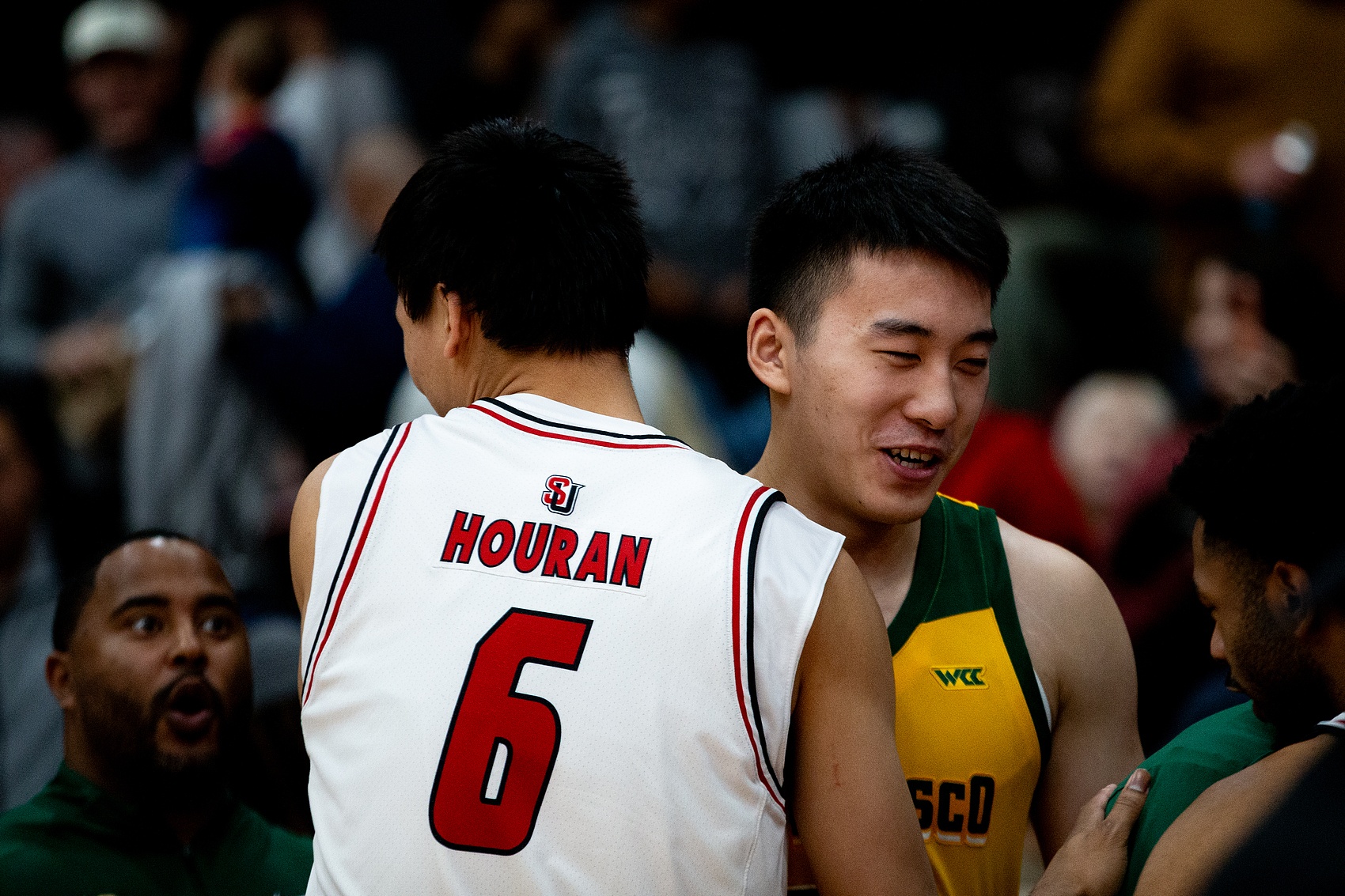 [篮球]媒体人：王俊杰和淡厚然在篮板方面做得非常好 他们有巨