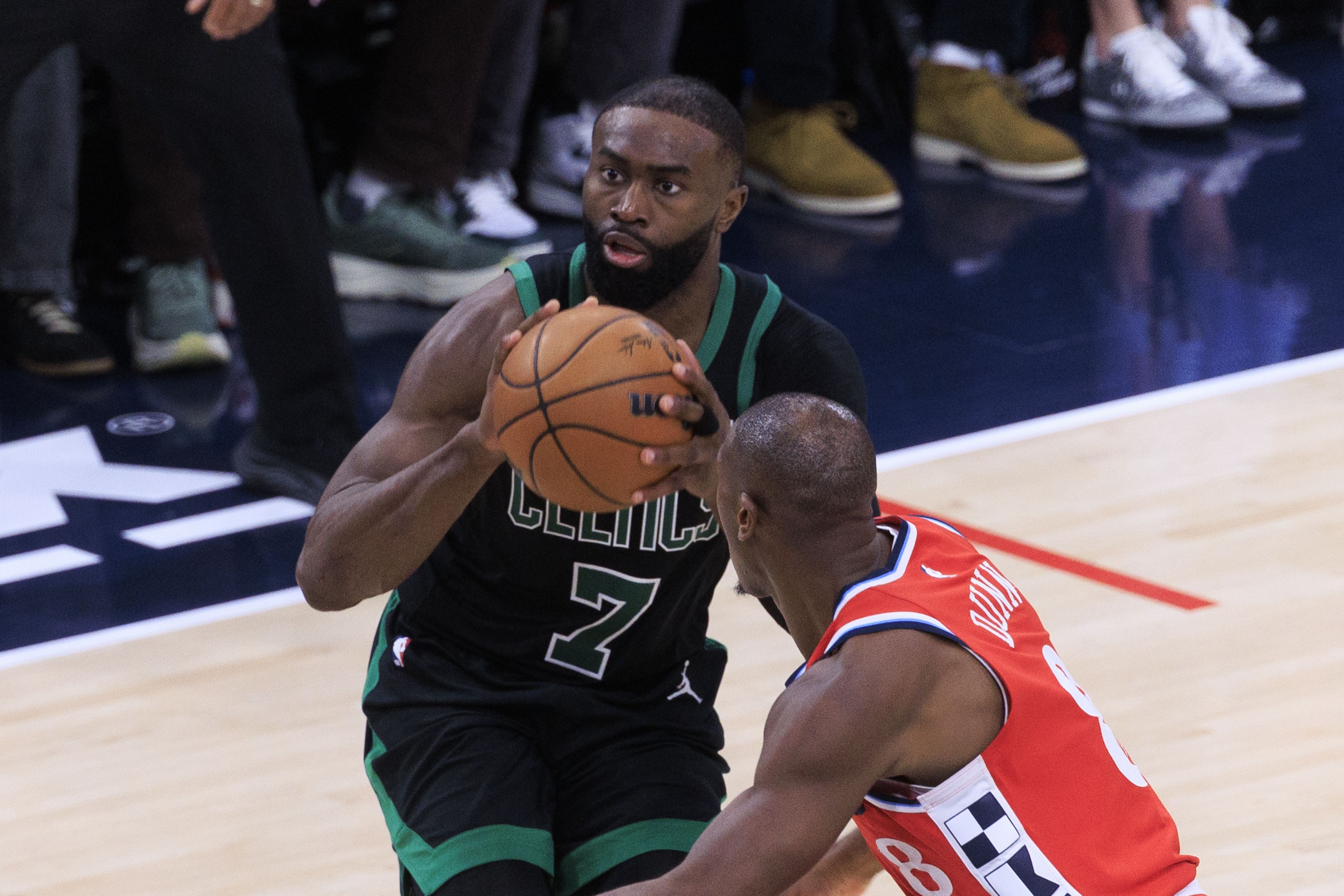 白曼巴：布朗能帶缺兵少將的球隊打出這樣的表現(xiàn) SGA可以嗎