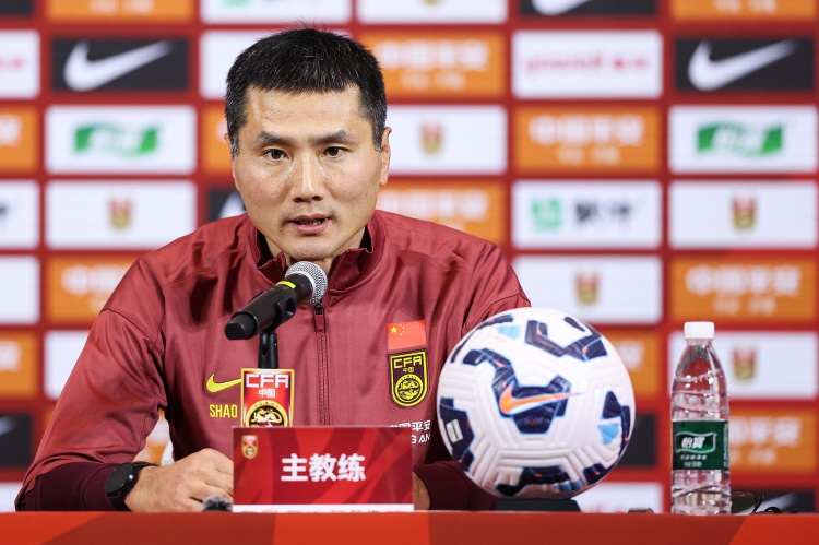 媒体人：邵佳一必须仔细甄别还有热血、真正愿意为国出战的球员