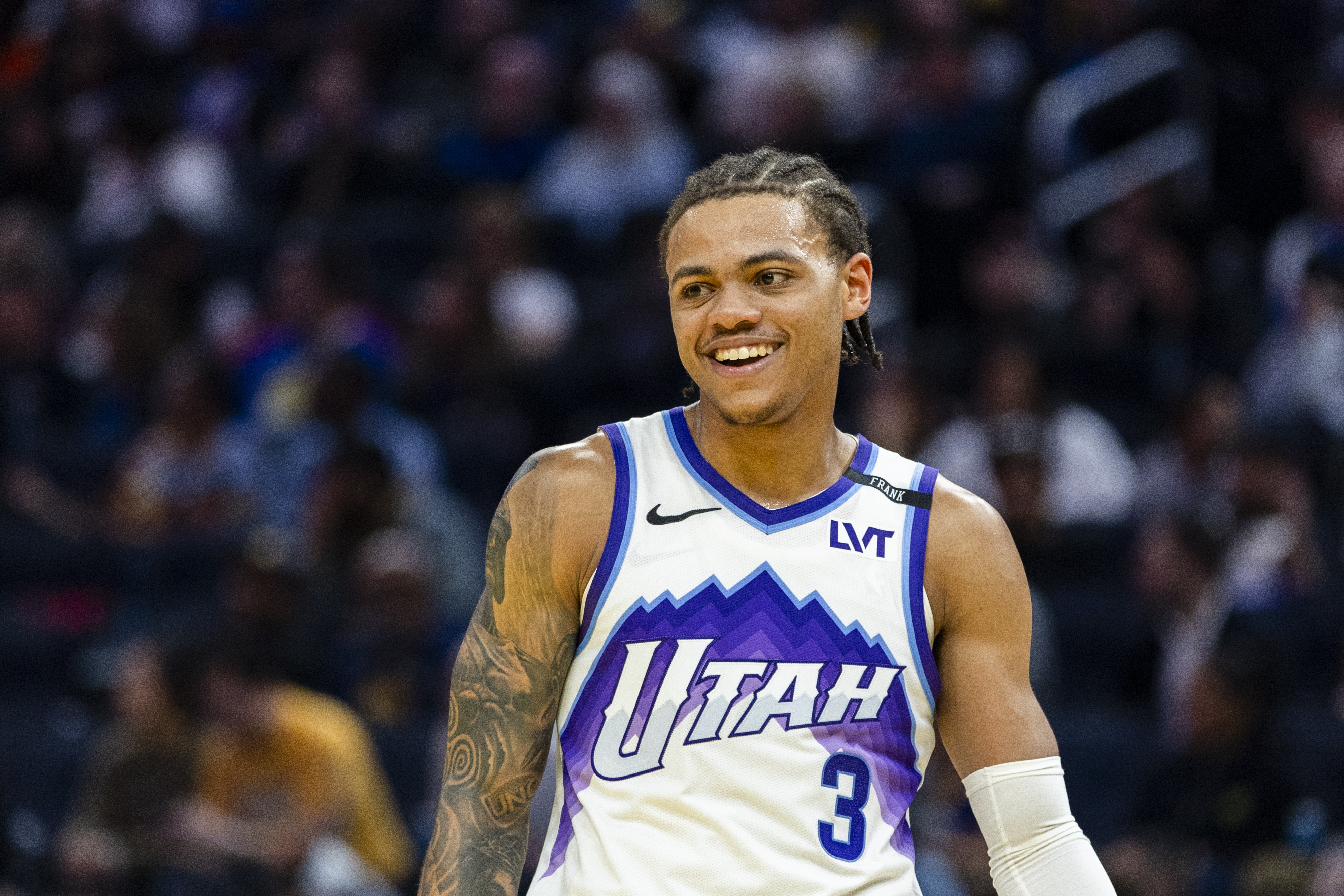 關(guān)鍵中投殺死比賽！基昂特·喬治12中8高效拿下19分3板7助3斷