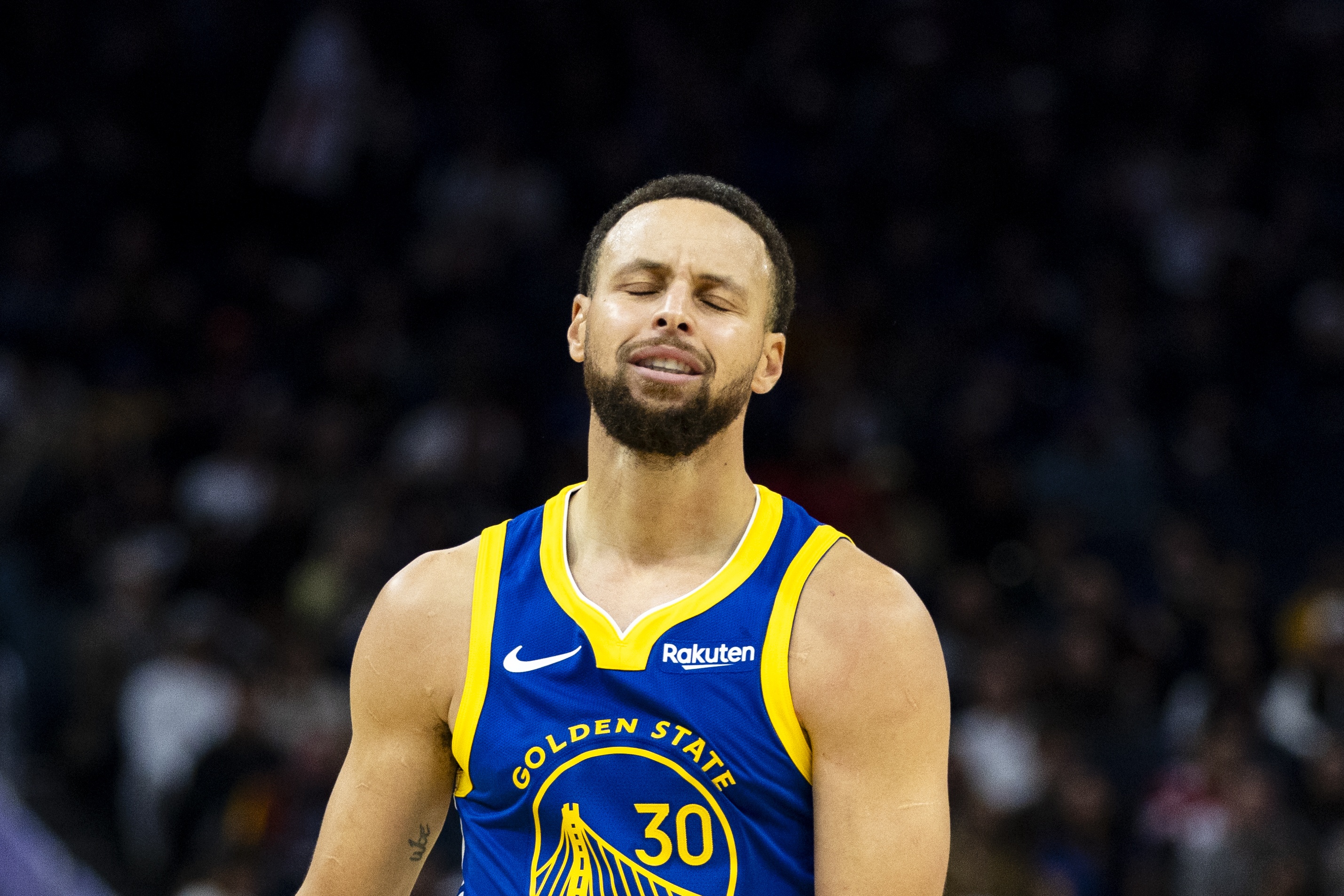 [你怎么看？]库里哪有圆柱体！争议判罚逼科尔自爆 勇士1分惜