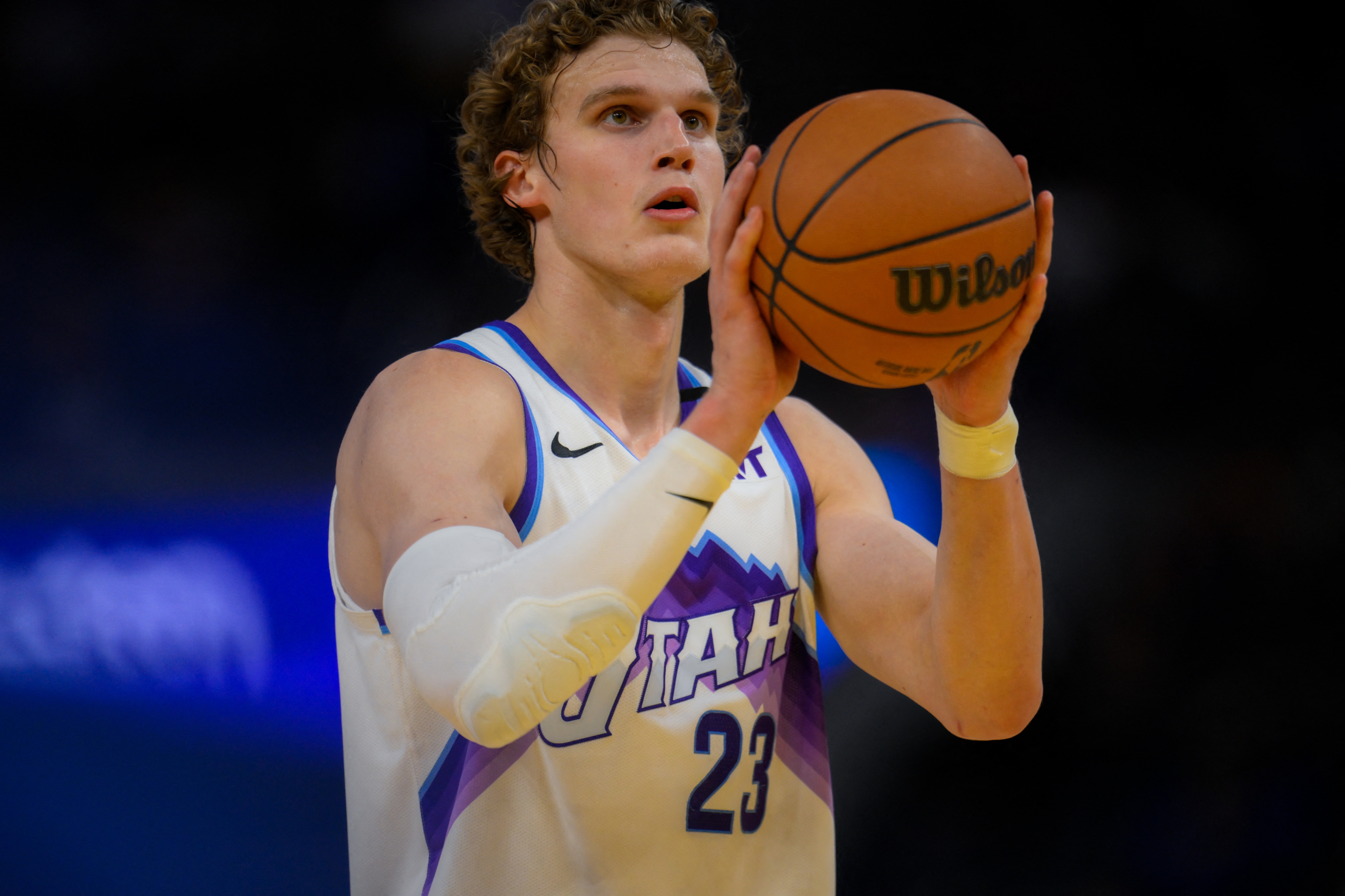 關鍵時刻連吃濃眉兩個！馬爾卡寧26中14砍33分7板4助2帽