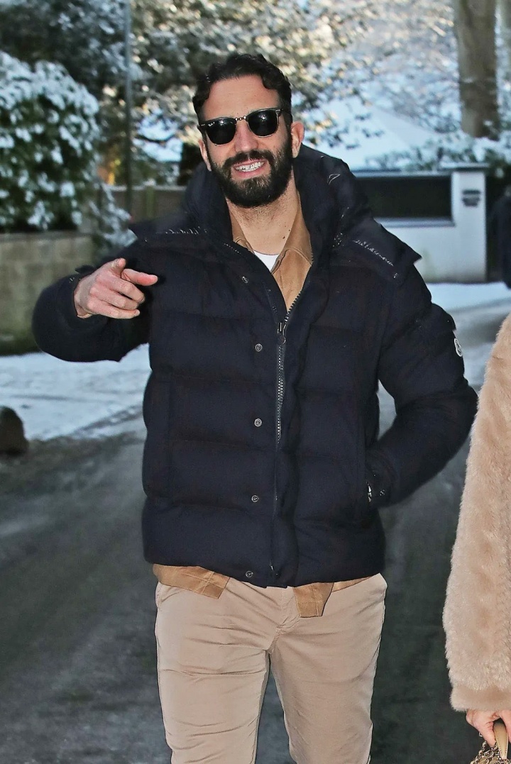 【体育深读】昨日官宣阿莫林下课后，曼联的股价一度上涨➡️1.