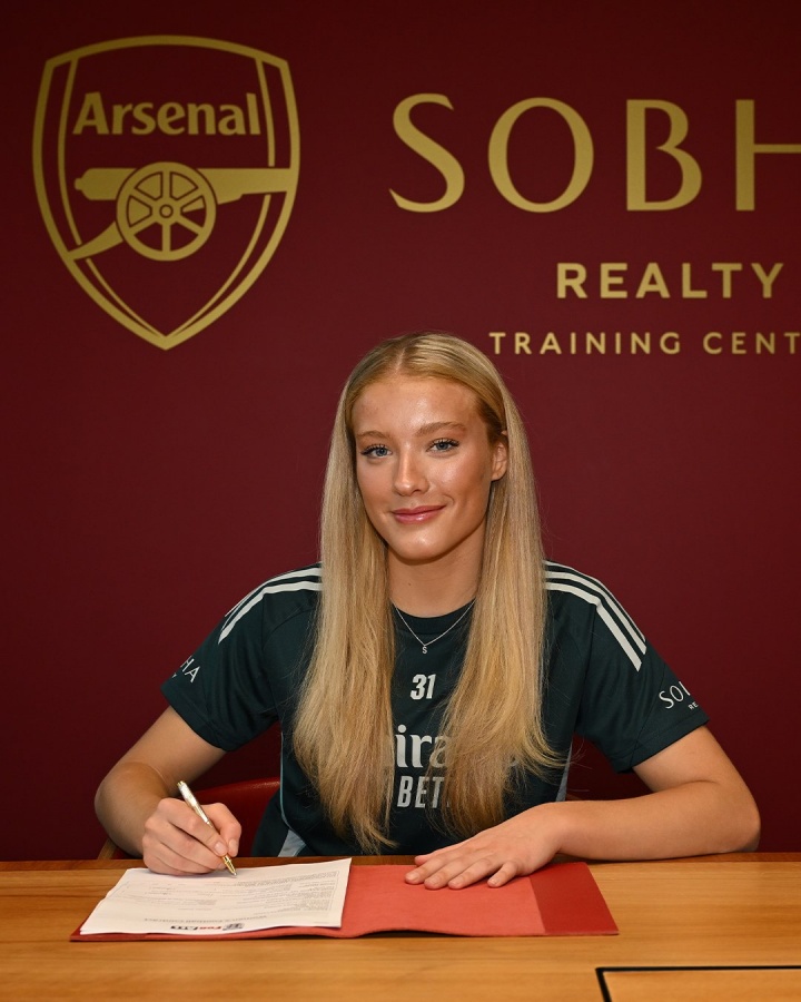 [瑞典]约克雷斯老乡！阿森纳女足官宣签下19岁瑞典后卫霍尔姆贝里