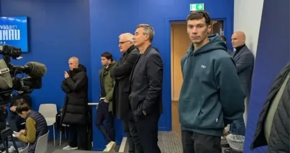 【切尔西】一脸无奈…白堡主席力拒罗塞尼尔去蓝军但失败，发布会