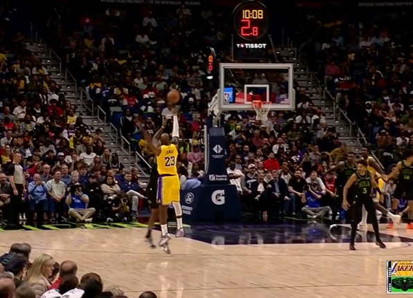 能里能外！詹姆斯連續(xù)命中2記三分反超打停鵜鶘抿嘴偷笑